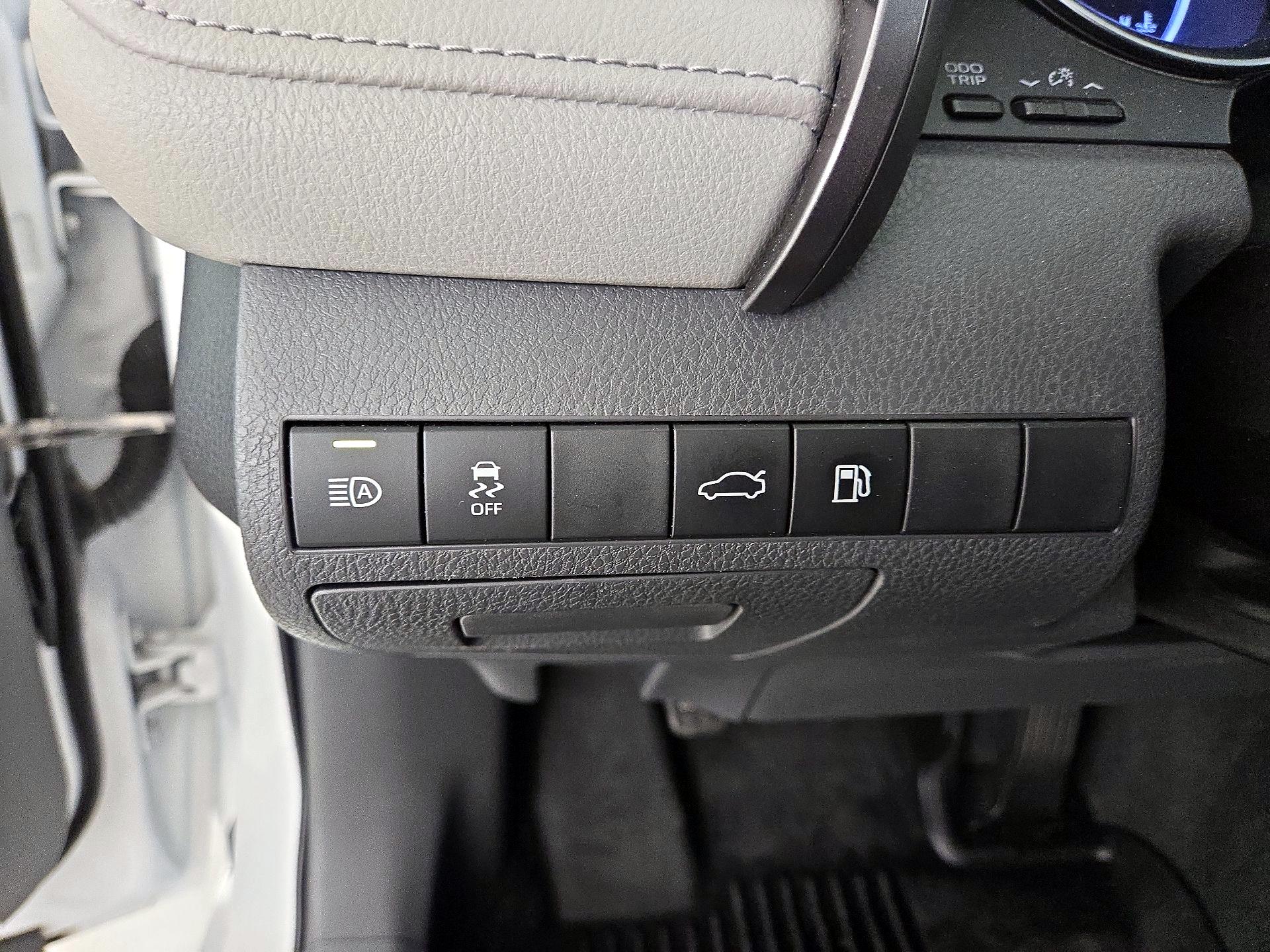 Thumbnail: 2018 Toyota Camry - 13