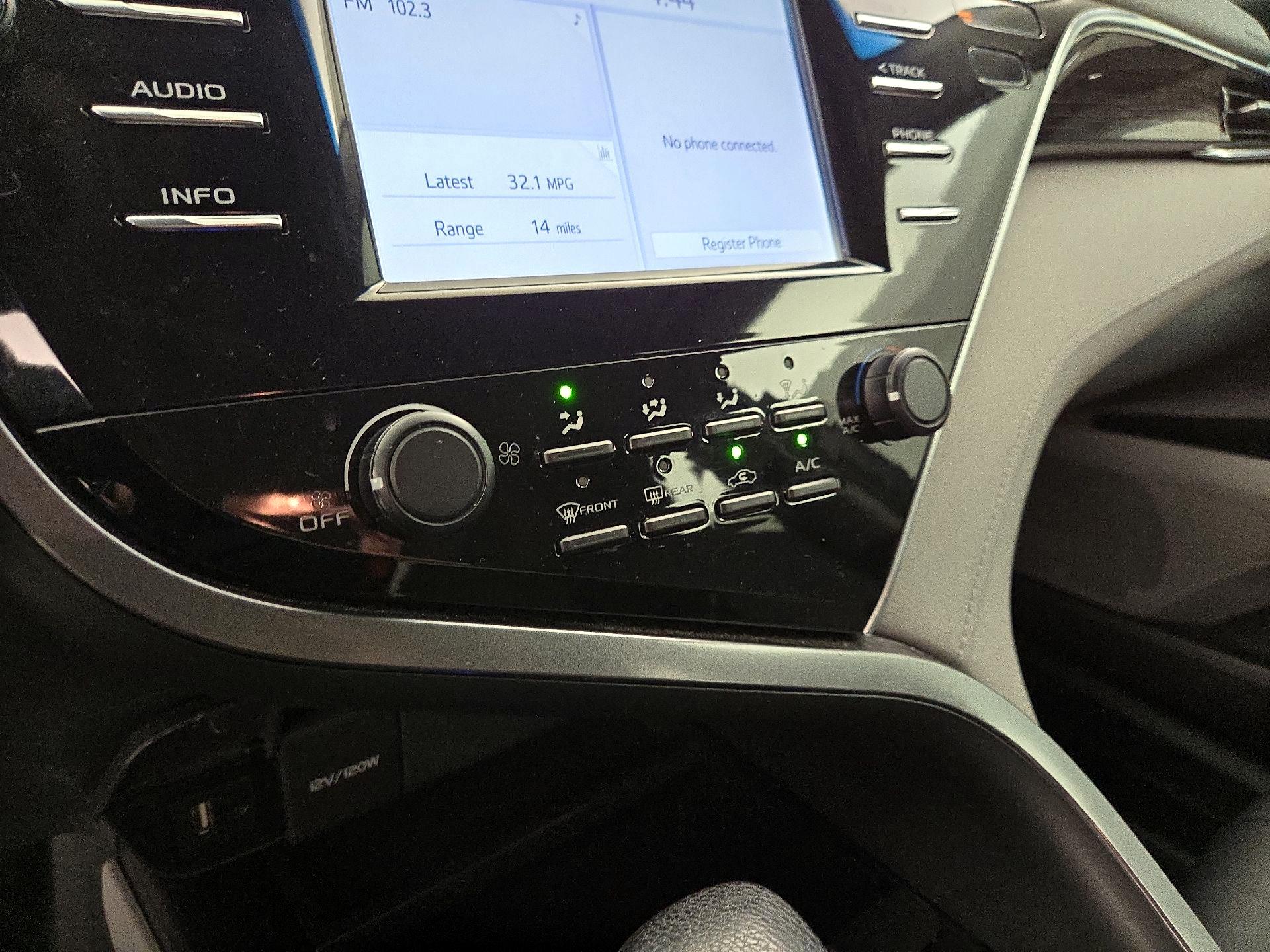 Thumbnail: 2018 Toyota Camry - 16