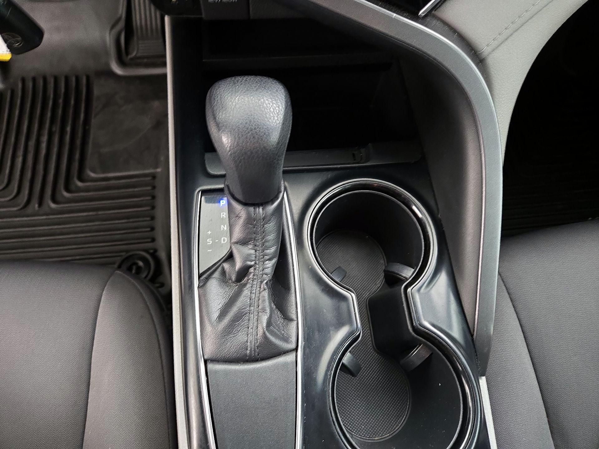 Thumbnail: 2018 Toyota Camry - 17