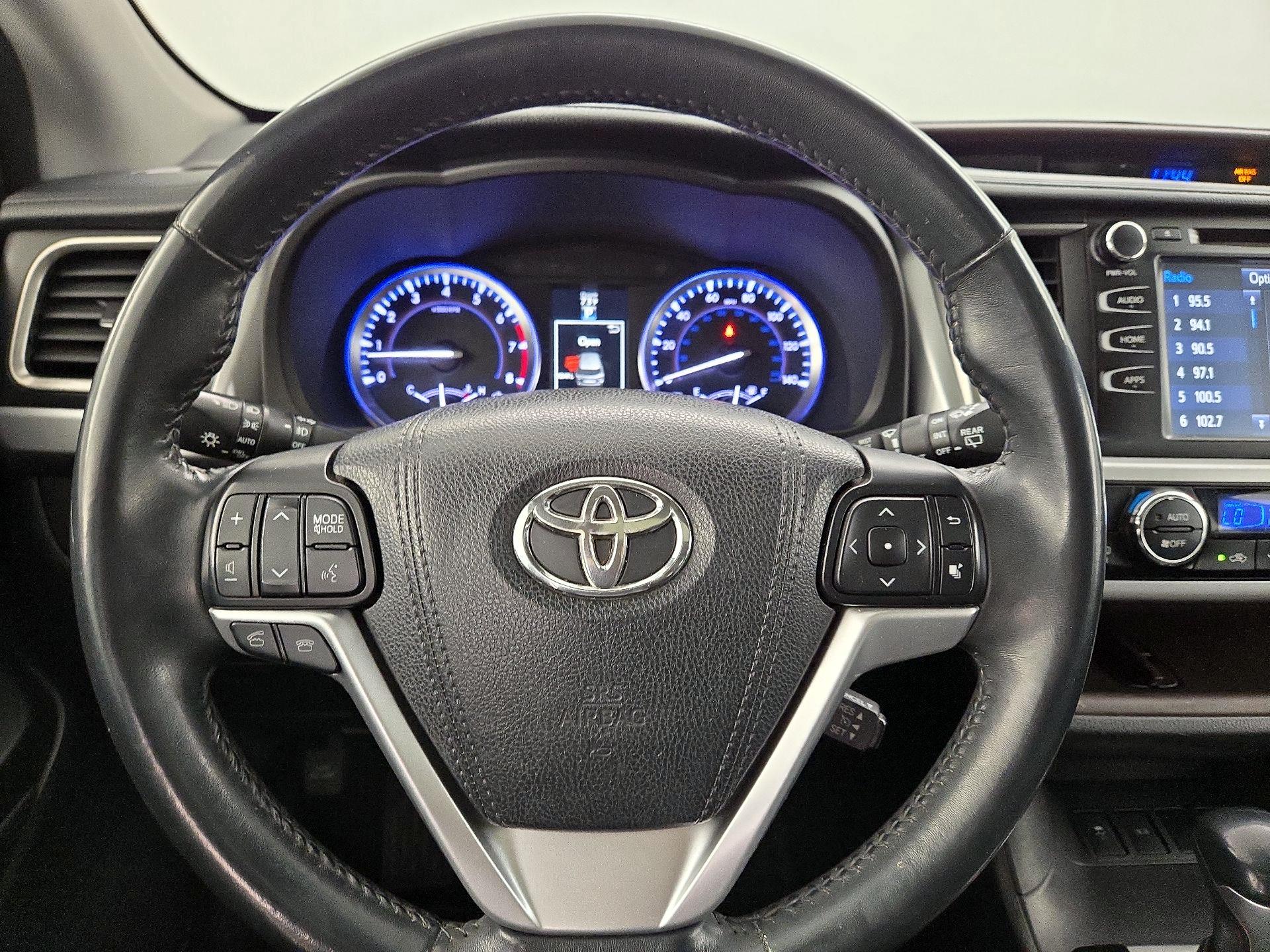 Thumbnail: 2016 Toyota Highlander - 10