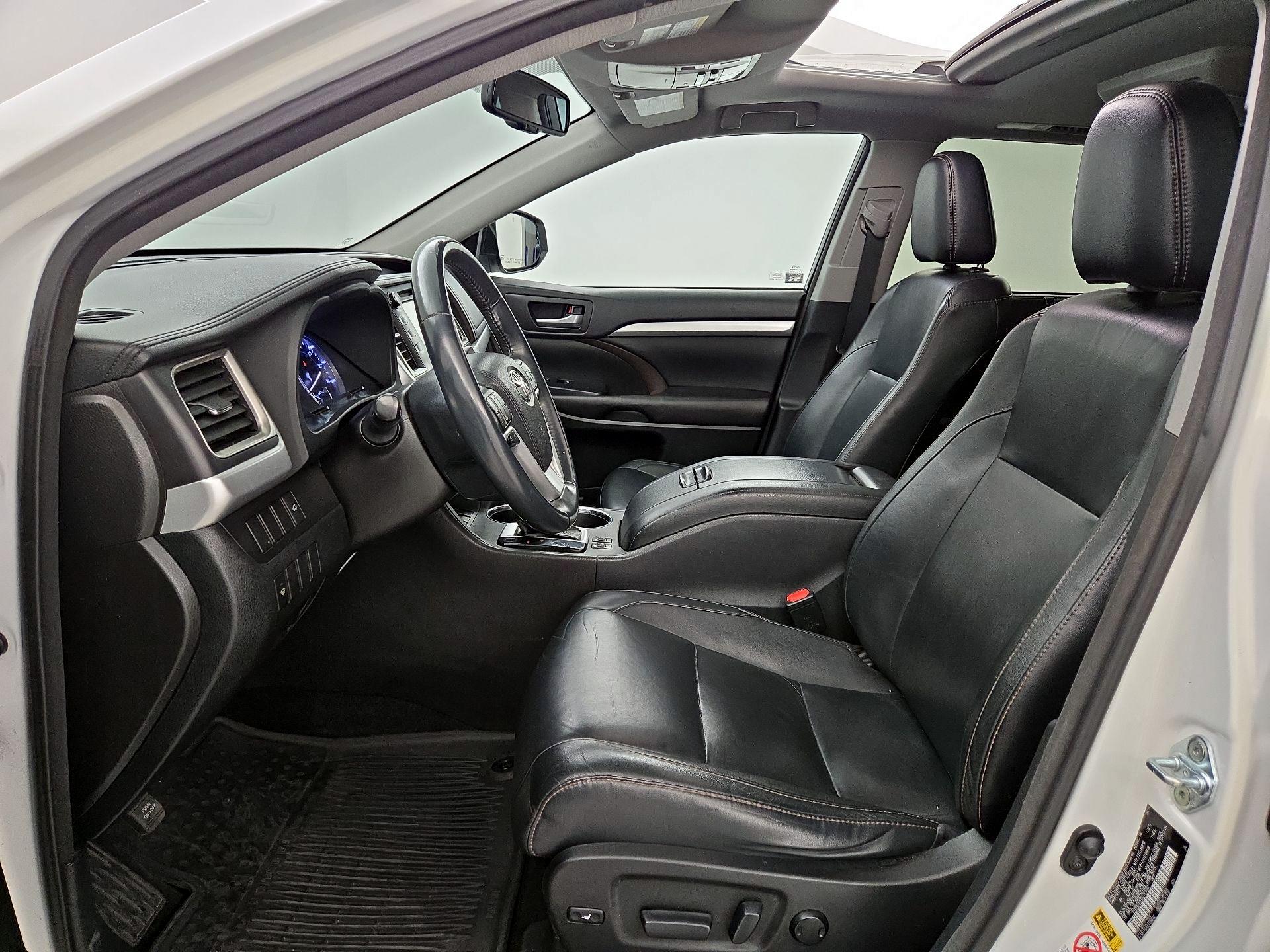 Thumbnail: 2016 Toyota Highlander - 11