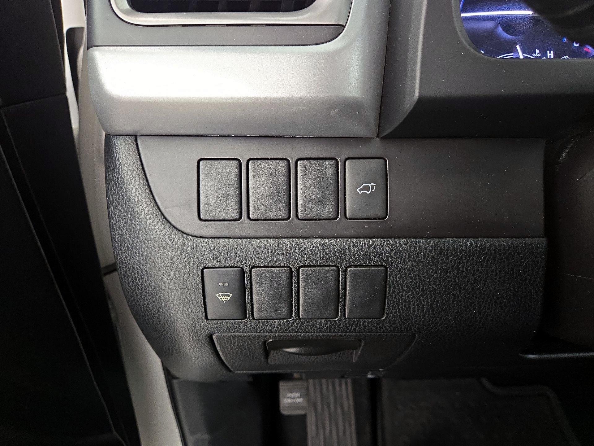 Thumbnail: 2016 Toyota Highlander - 13