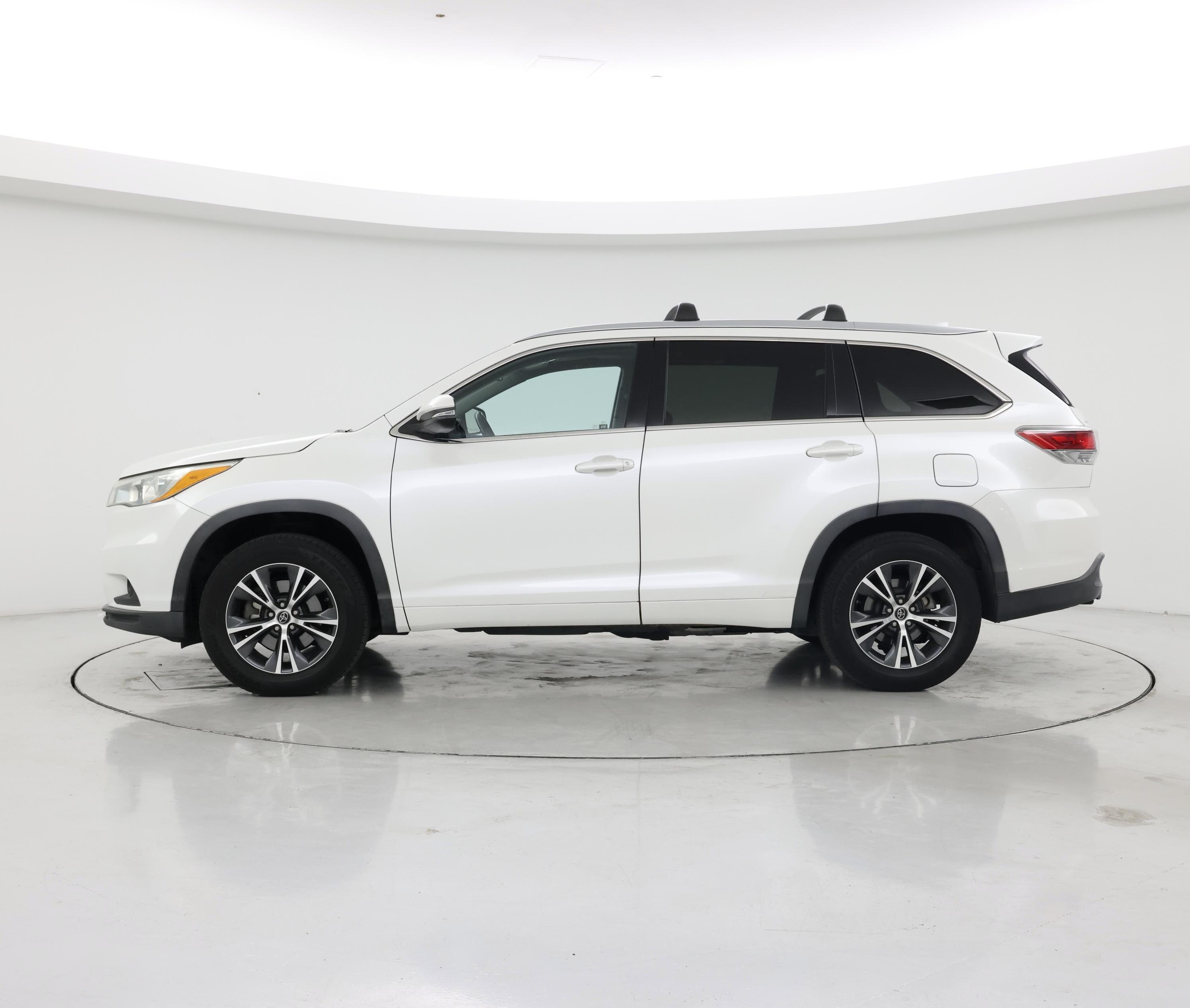 Thumbnail: 2016 Toyota Highlander - 3