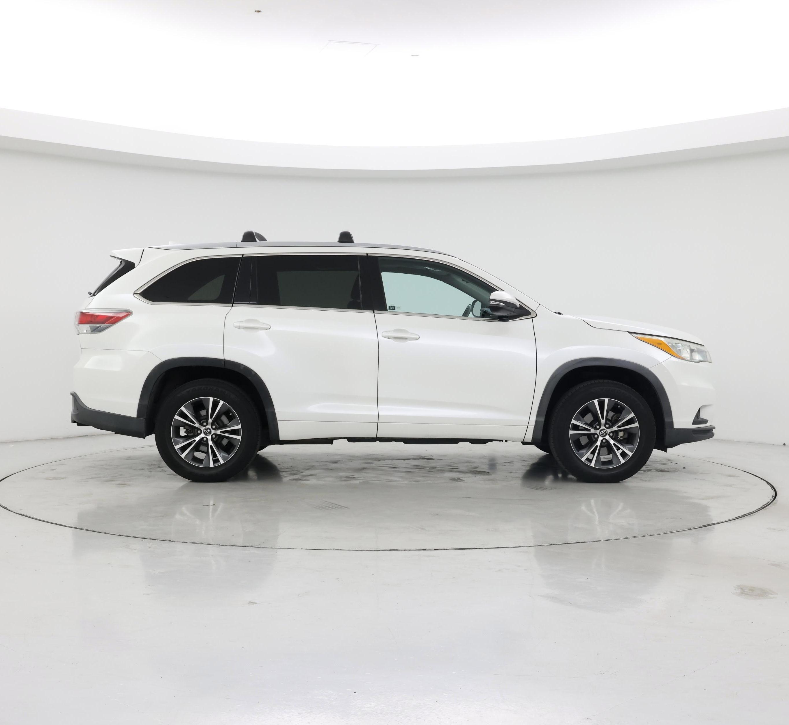 Thumbnail: 2016 Toyota Highlander - 7