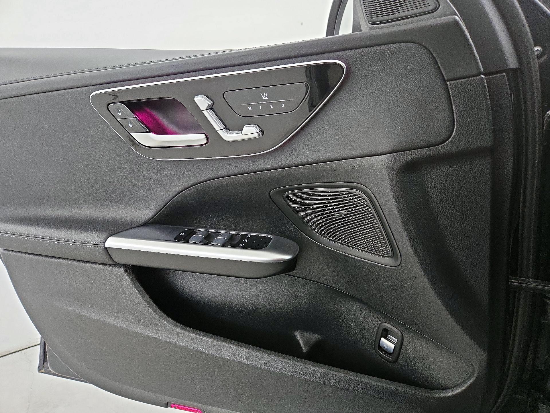 Thumbnail: 2023 Mercedes-Benz C-Class - 12