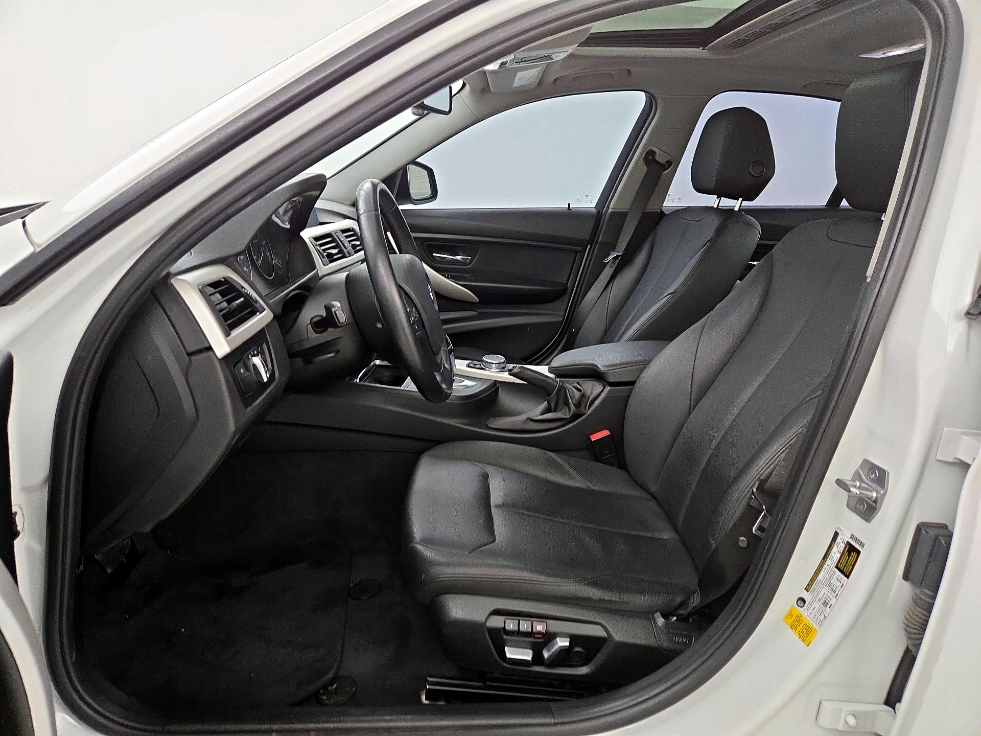 Thumbnail: 2016 BMW 3 Series - 11