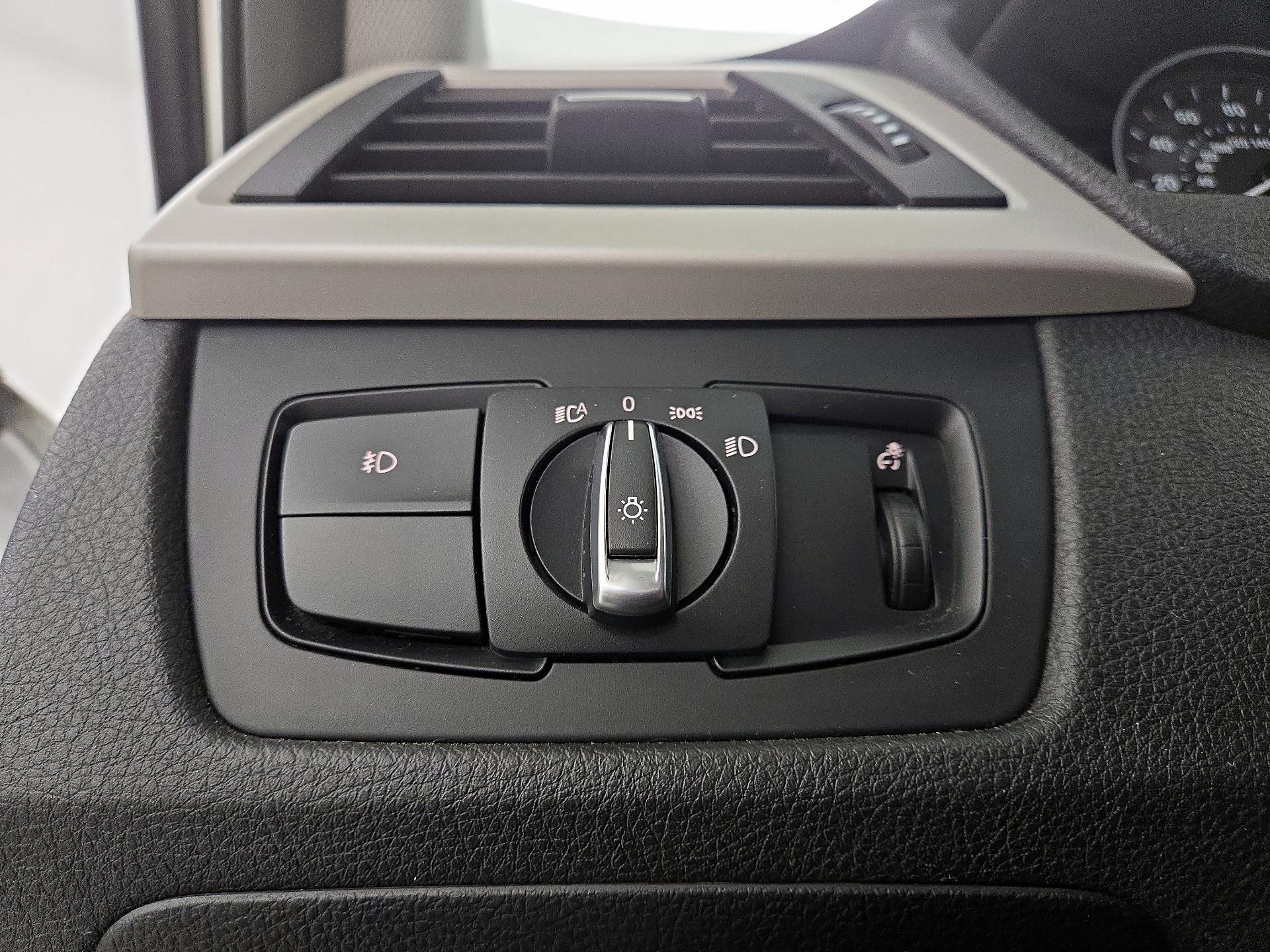 Thumbnail: 2016 BMW 3 Series - 13