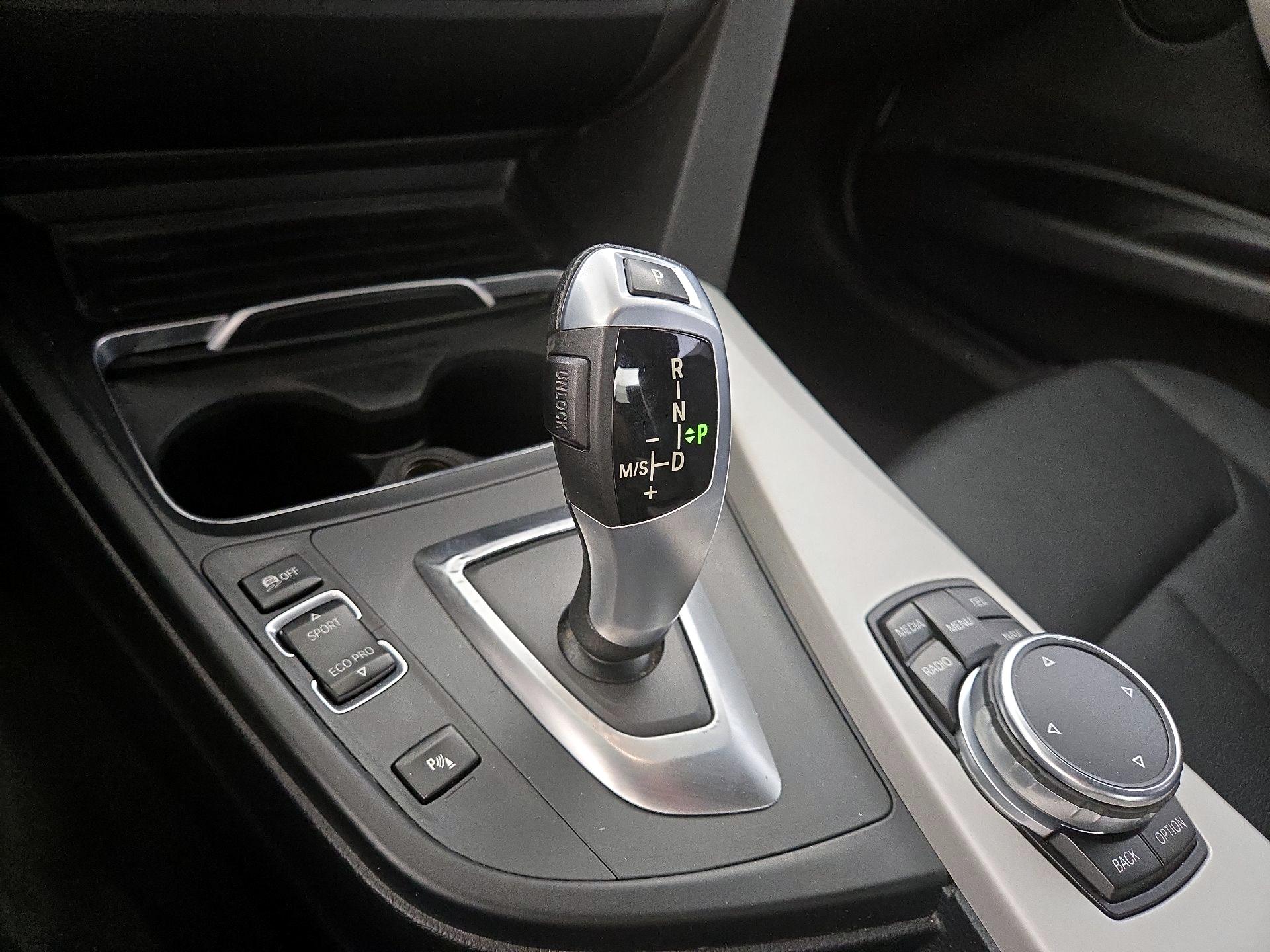 Thumbnail: 2016 BMW 3 Series - 17