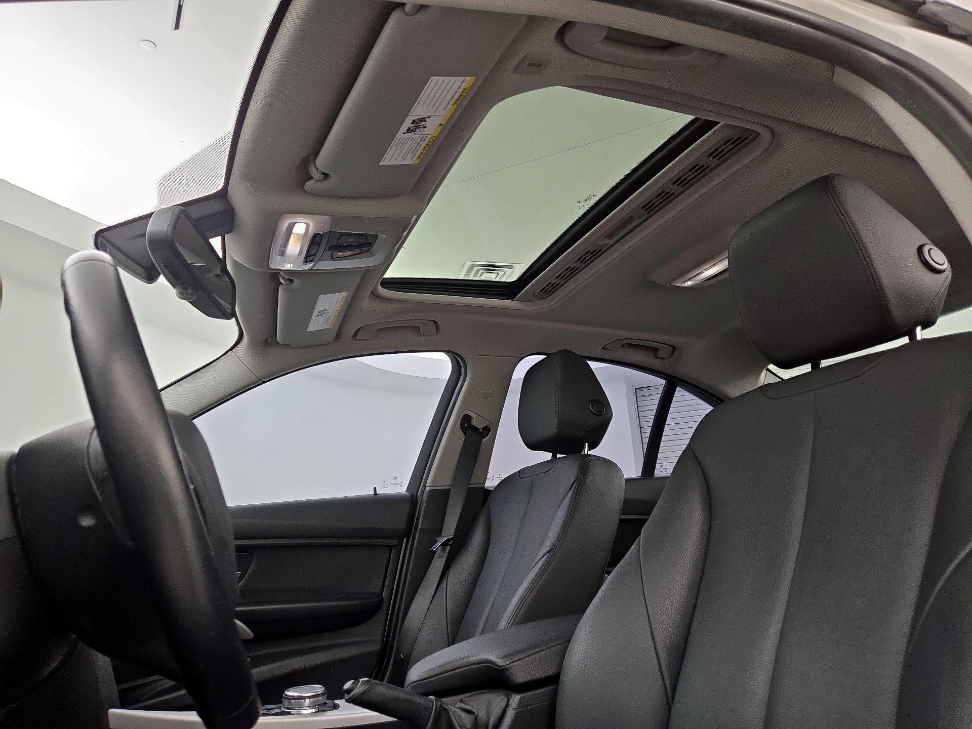 Thumbnail: 2016 BMW 3 Series - 18