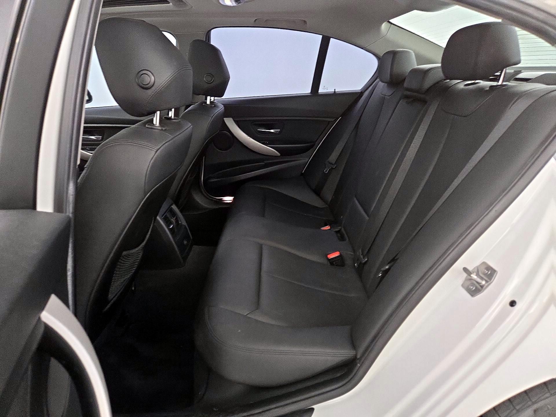 Thumbnail: 2016 BMW 3 Series - 19