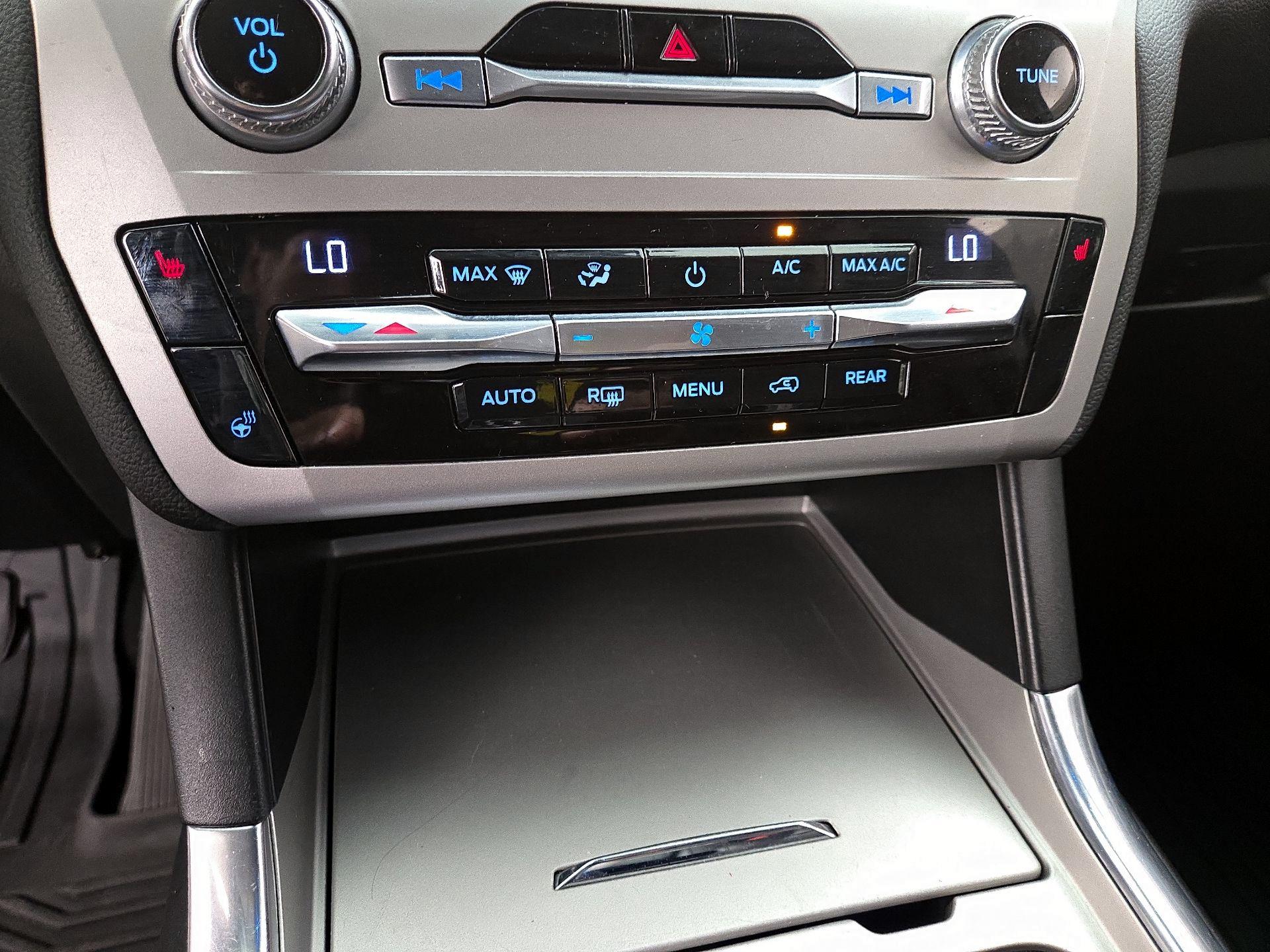 Thumbnail: 2021 Ford Explorer - 16