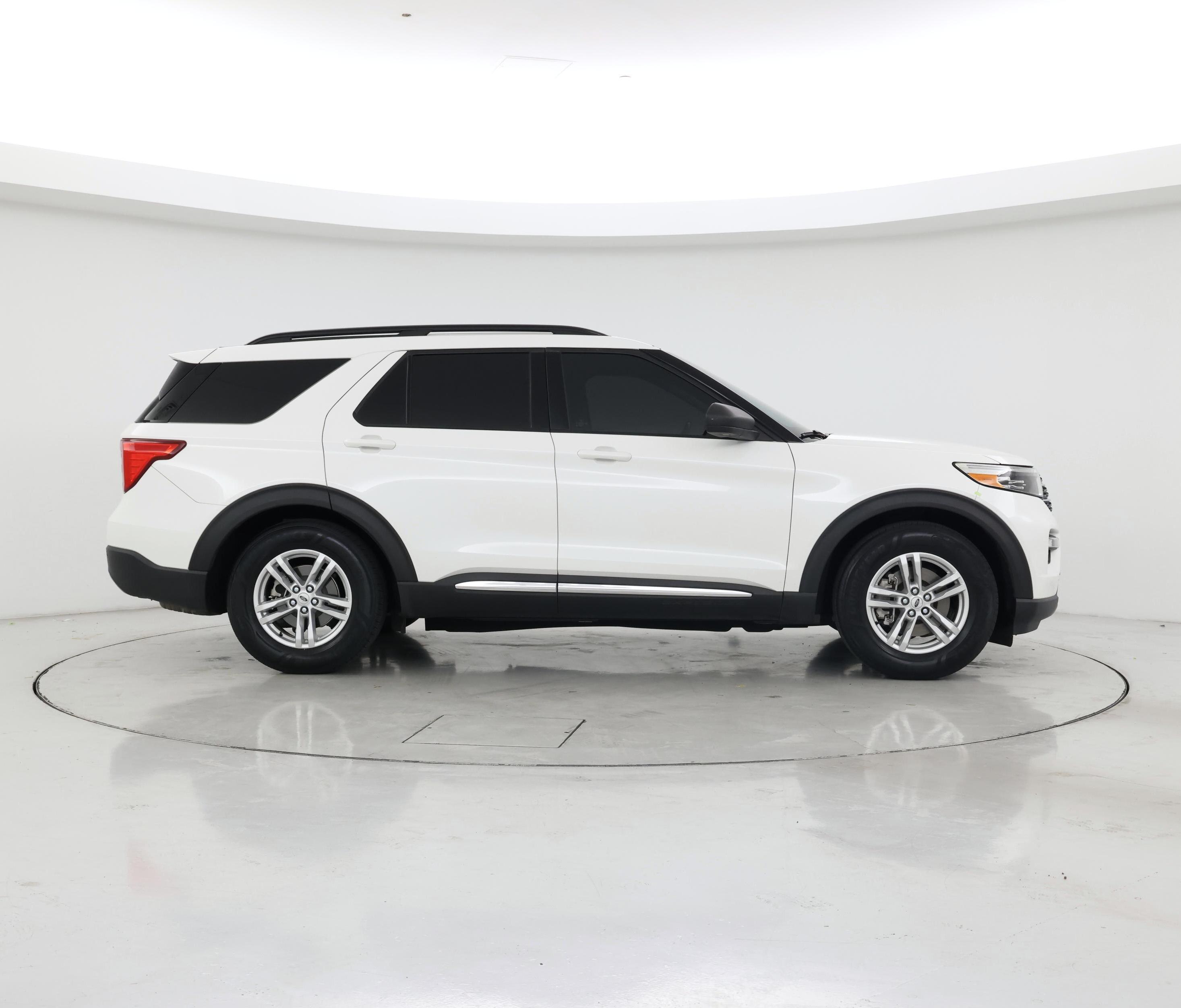 Thumbnail: 2021 Ford Explorer - 7