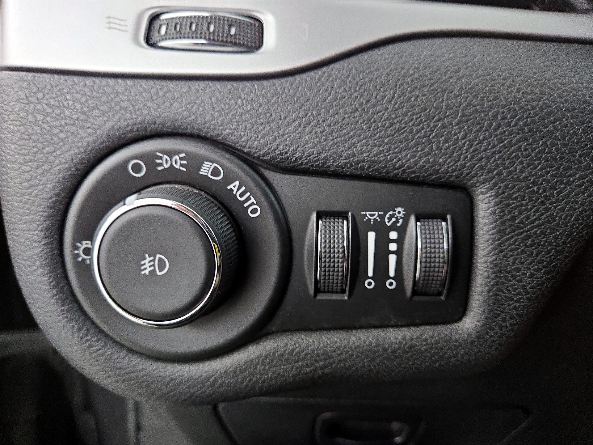 Thumbnail: 2017 Jeep Cherokee - 13