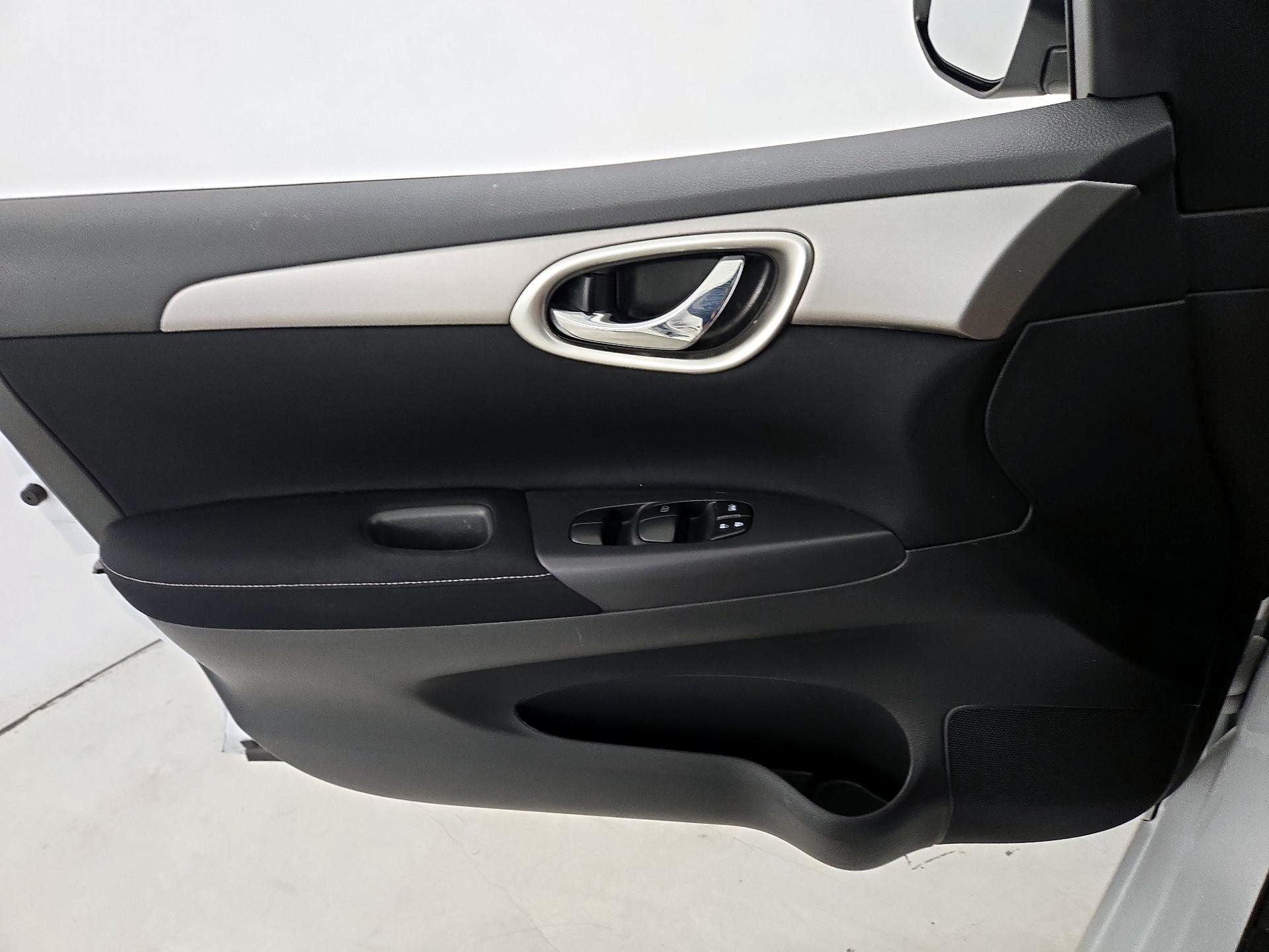 Thumbnail: 2014 Nissan Sentra - 12