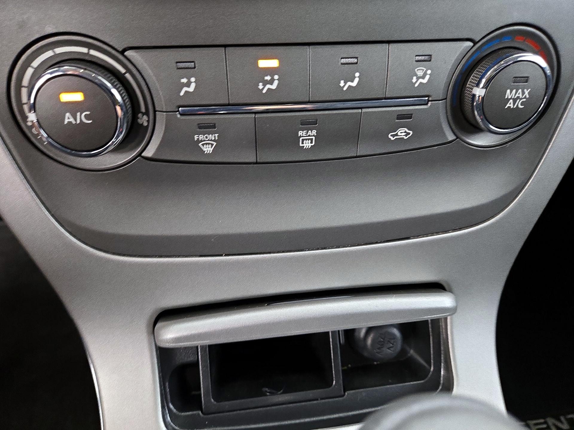 Thumbnail: 2014 Nissan Sentra - 17