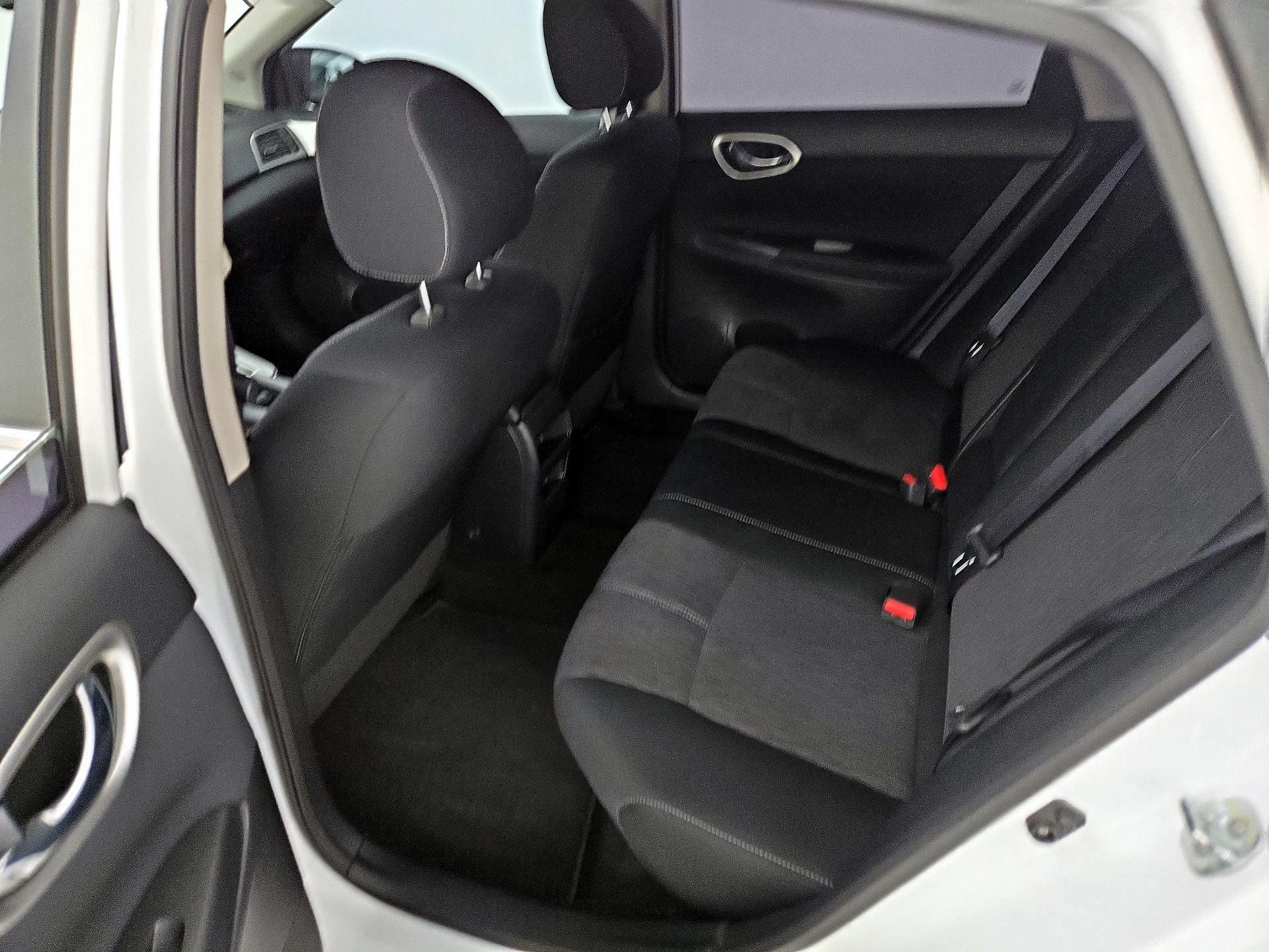 Thumbnail: 2014 Nissan Sentra - 20