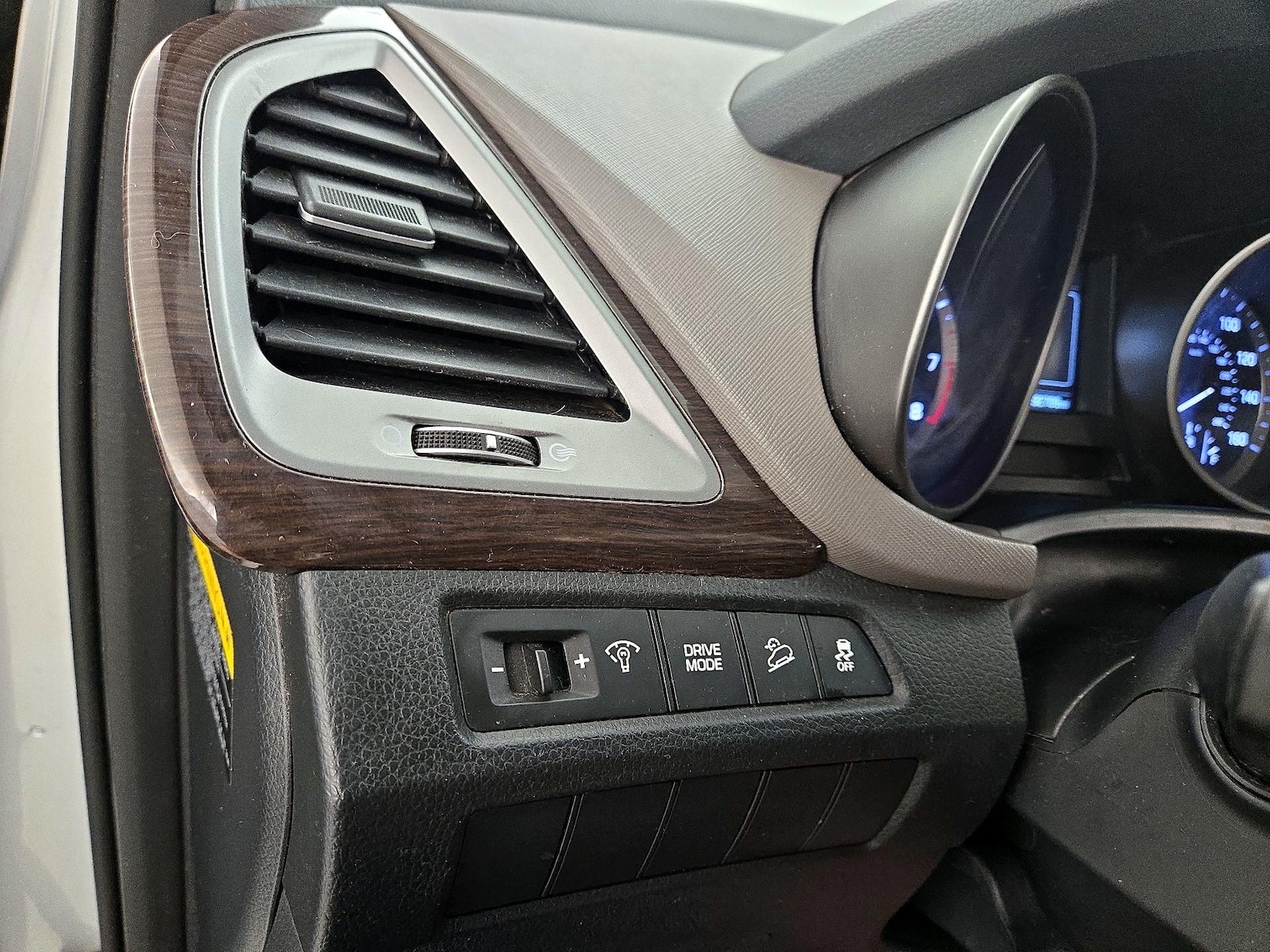 2017 Hyundai Santa Fe SE - Photo 14