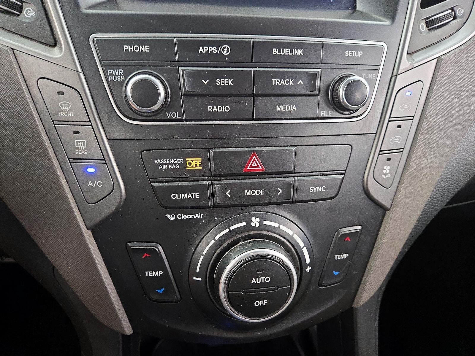 2017 Hyundai Santa Fe SE - Photo 17