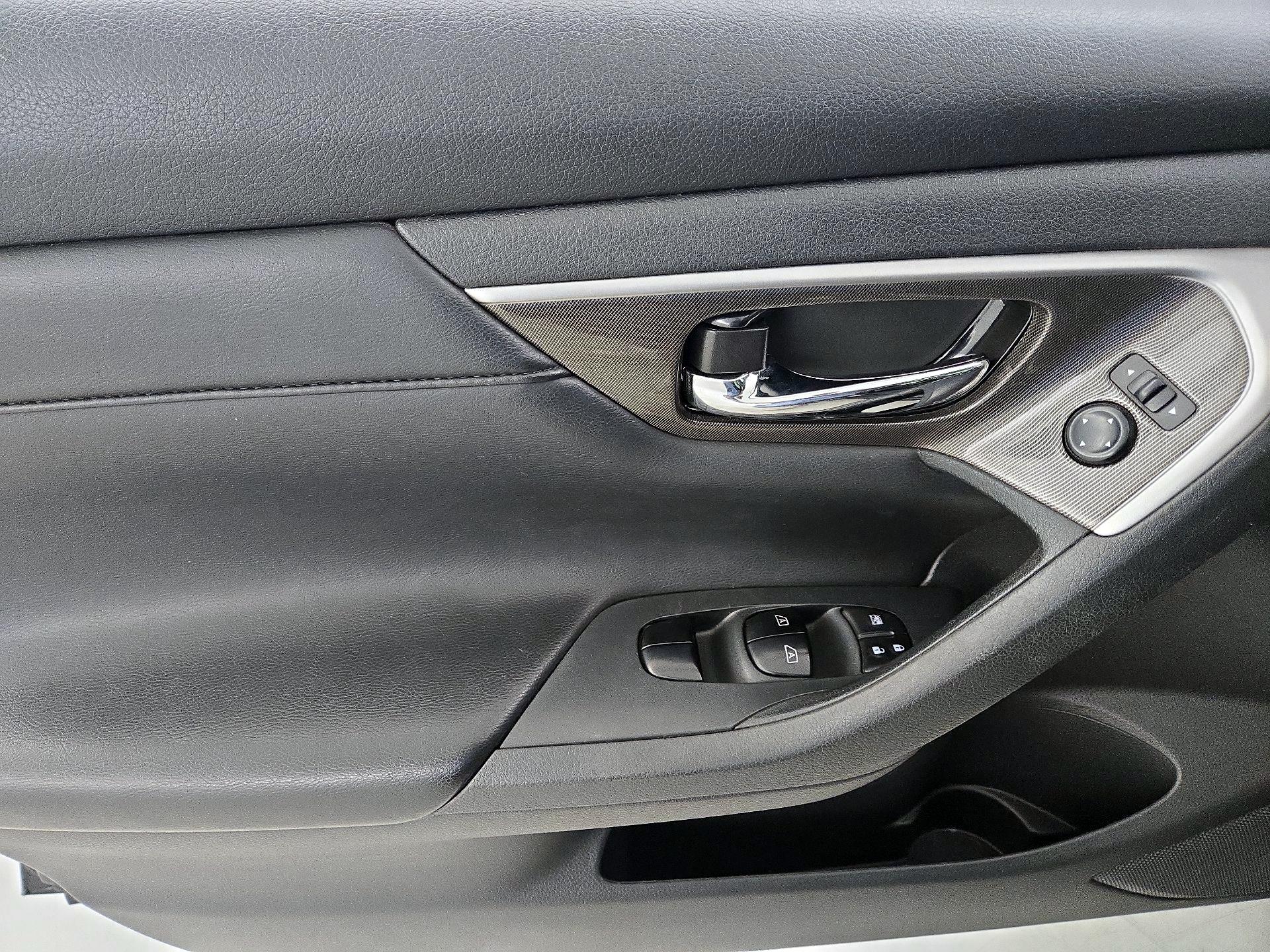 Thumbnail: 2014 Nissan Altima - 12