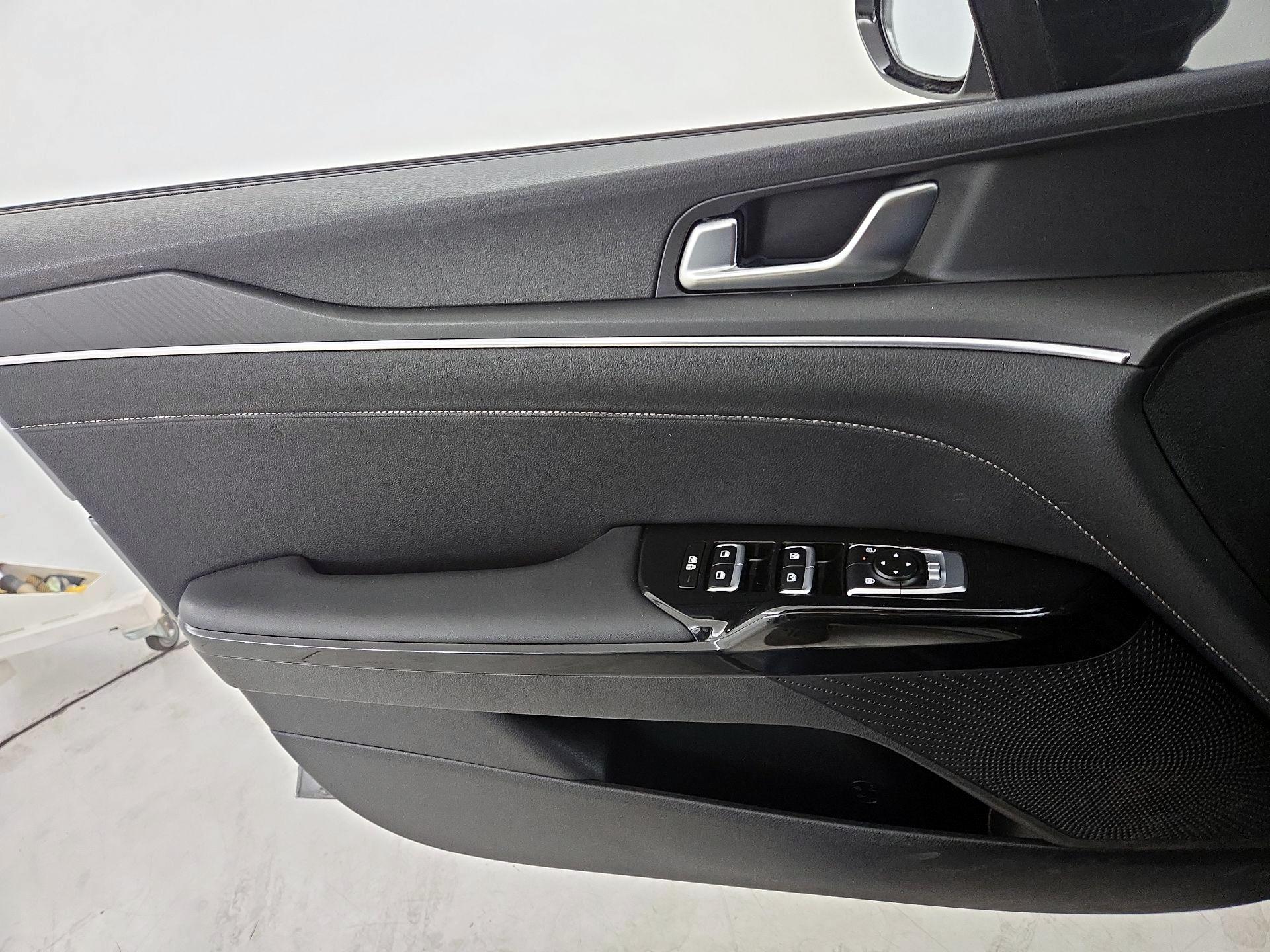 Thumbnail: 2025 Kia K5 - 12