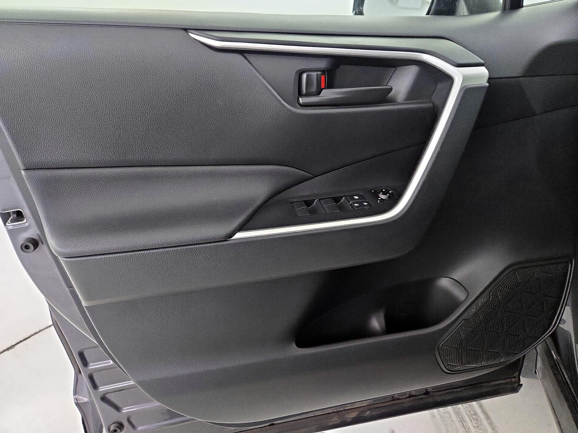 Thumbnail: 2019 Toyota RAV4 - 12