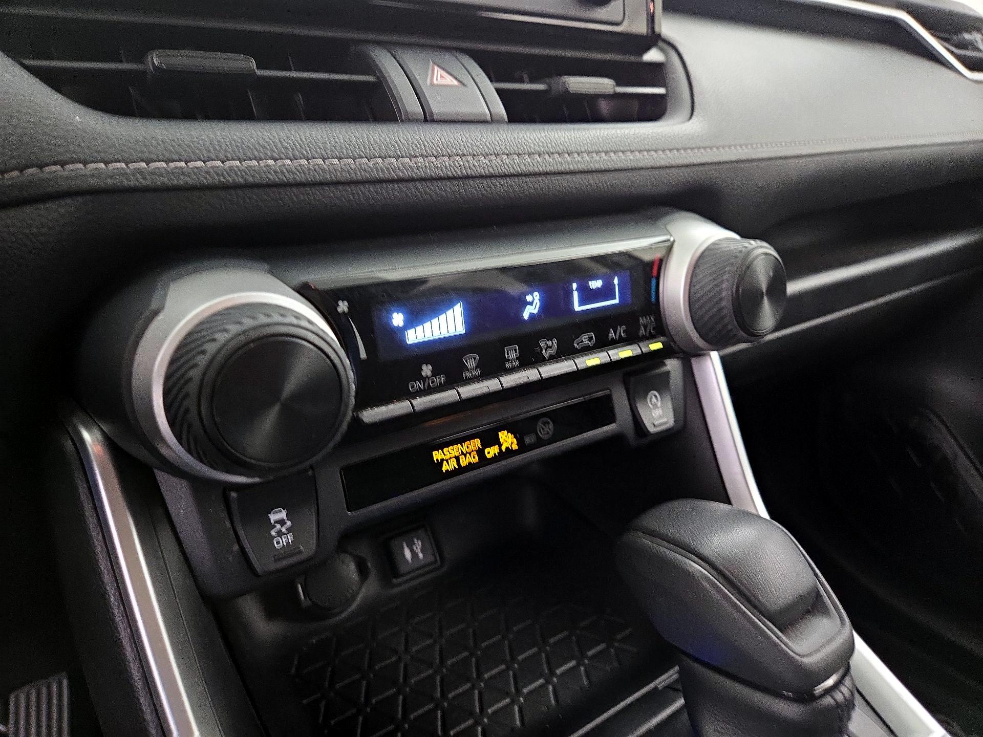 Thumbnail: 2019 Toyota RAV4 - 16