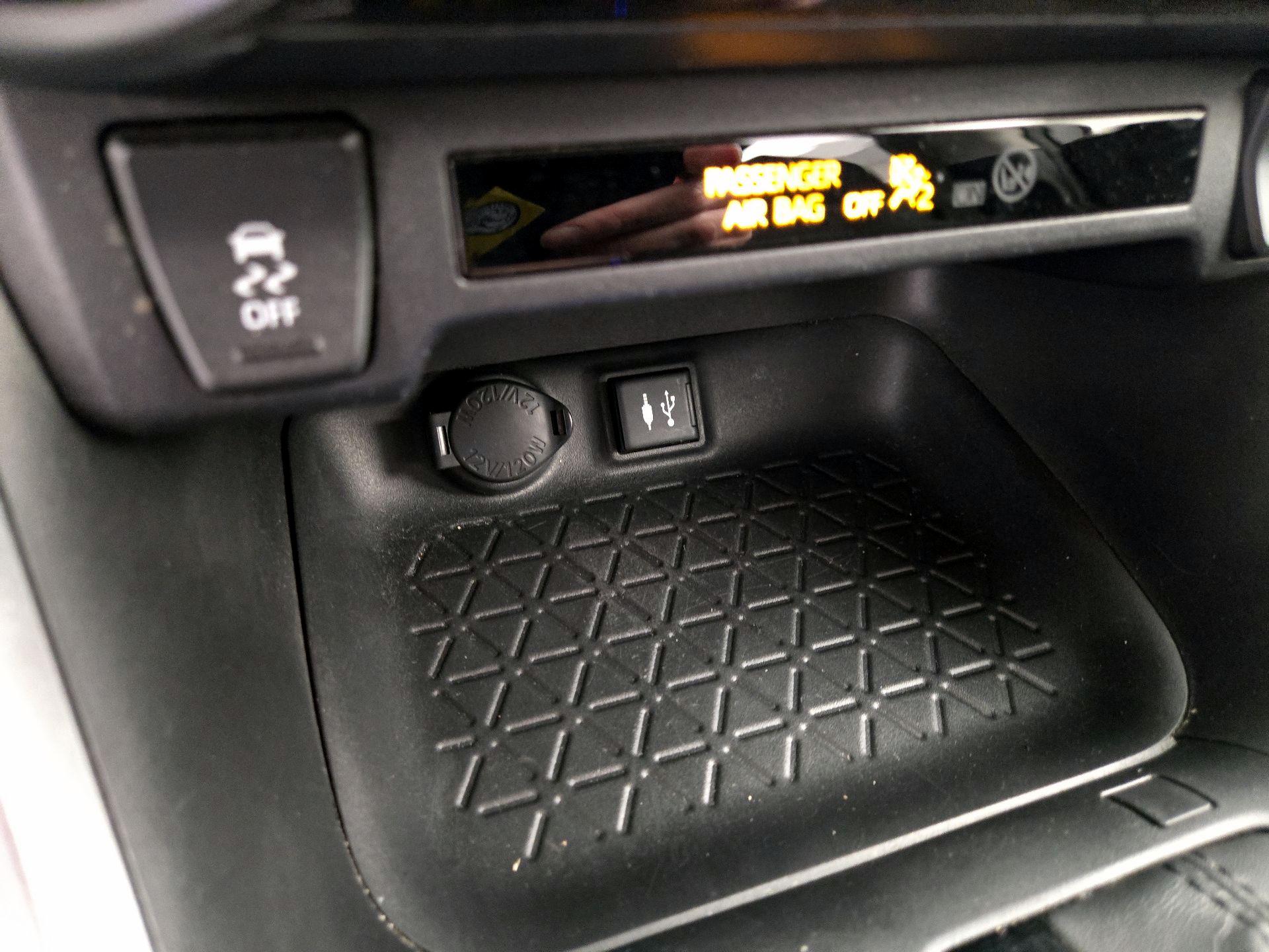 Thumbnail: 2019 Toyota RAV4 - 18