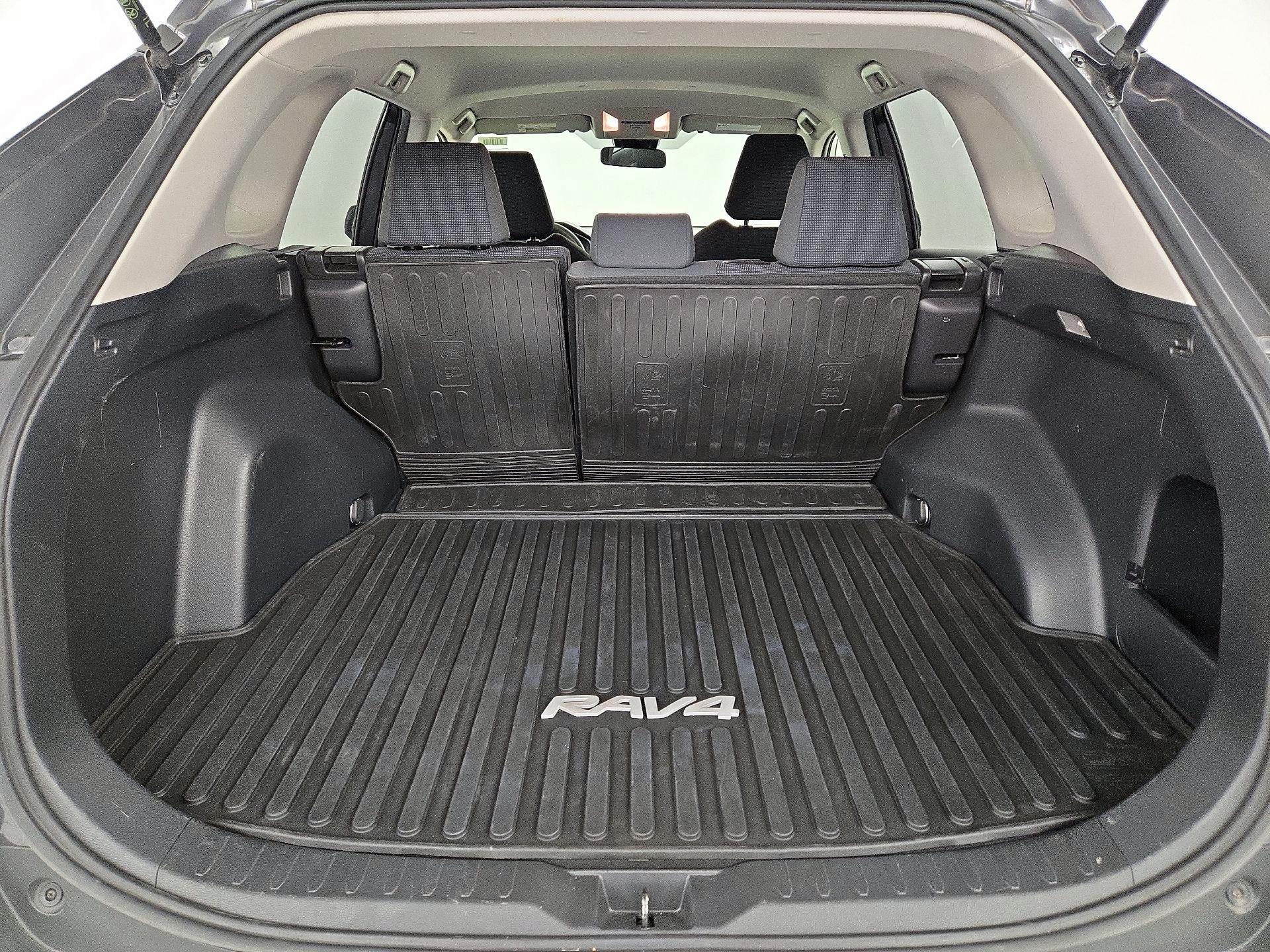 Thumbnail: 2019 Toyota RAV4 - 20