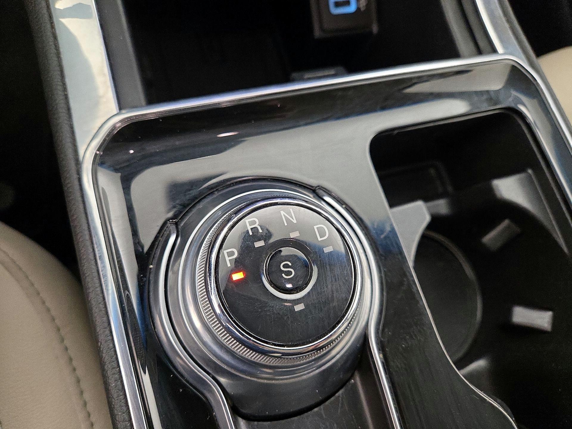 Thumbnail: 2019 Ford Edge - 17