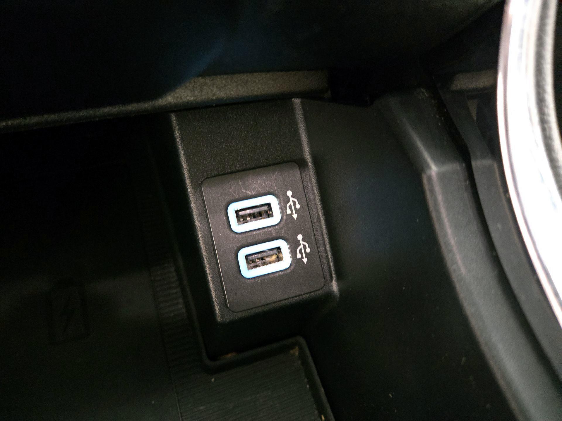 Thumbnail: 2019 Ford Edge - 18