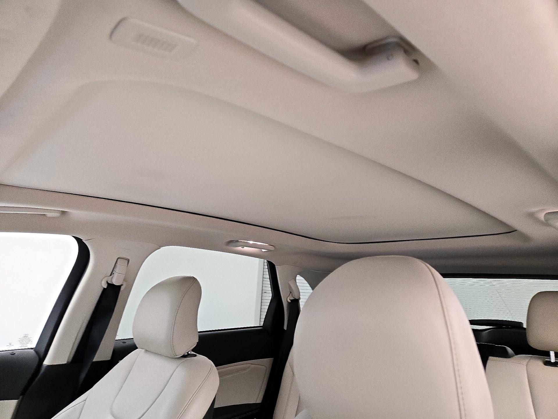 Thumbnail: 2019 Ford Edge - 19