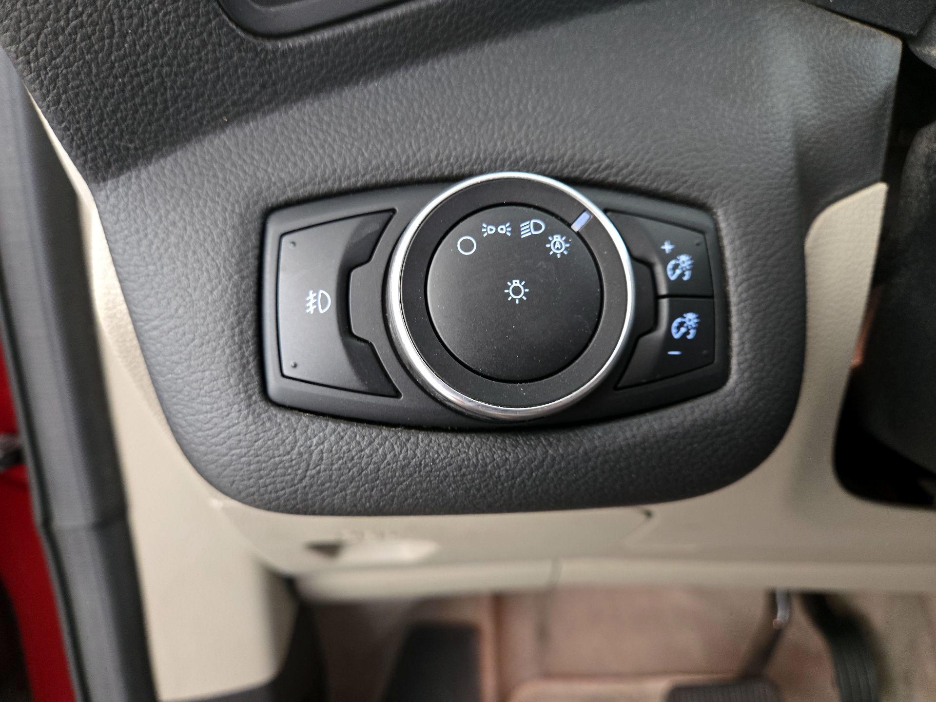 Thumbnail: 2015 Ford Escape - 13