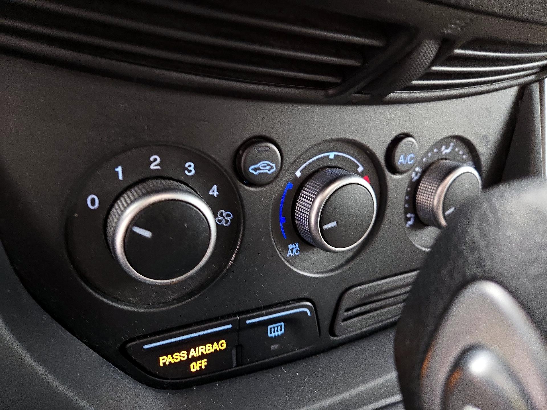 Thumbnail: 2015 Ford Escape - 16