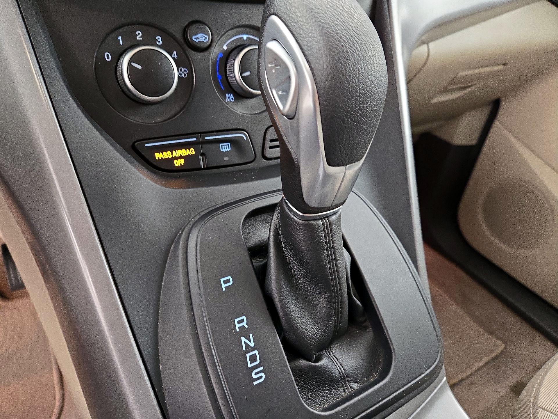 Thumbnail: 2015 Ford Escape - 17