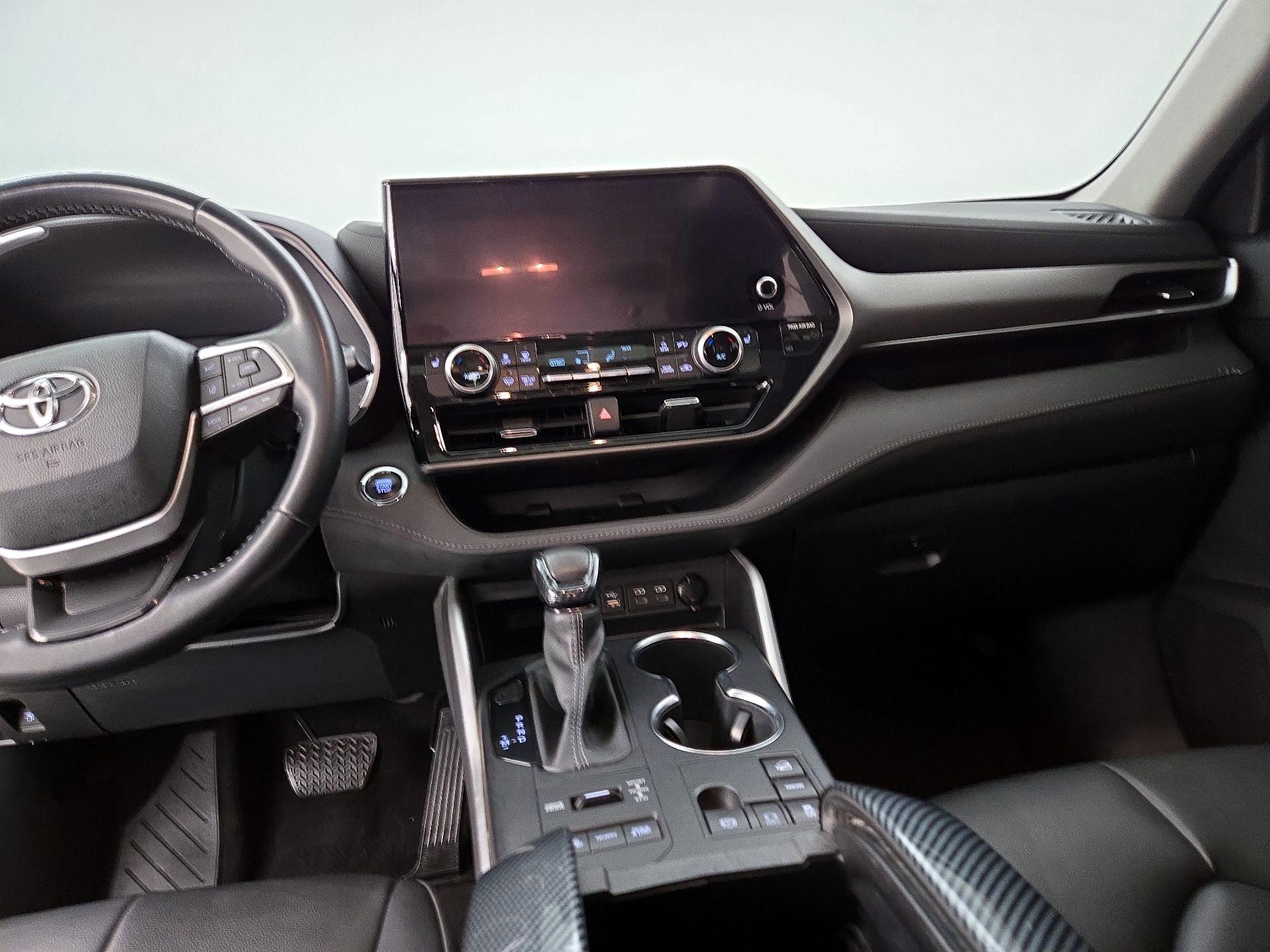 Thumbnail: 2023 Toyota Highlander - 9