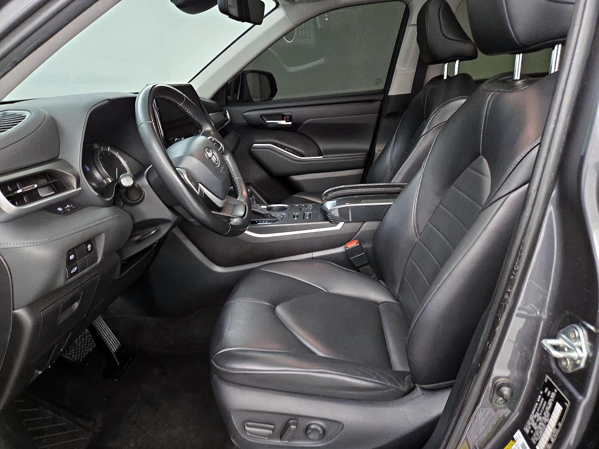 Thumbnail: 2023 Toyota Highlander - 11