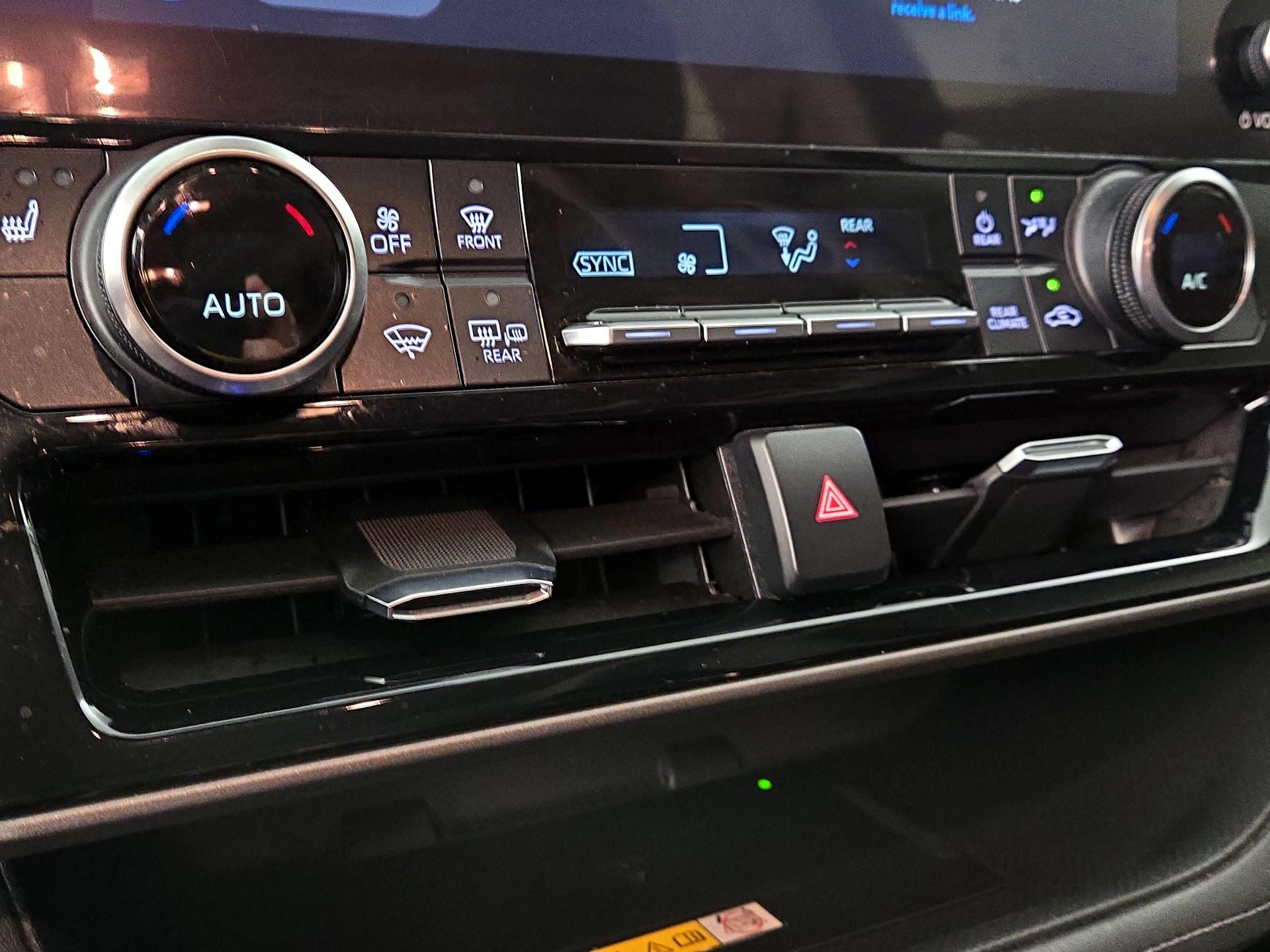 Thumbnail: 2023 Toyota Highlander - 17