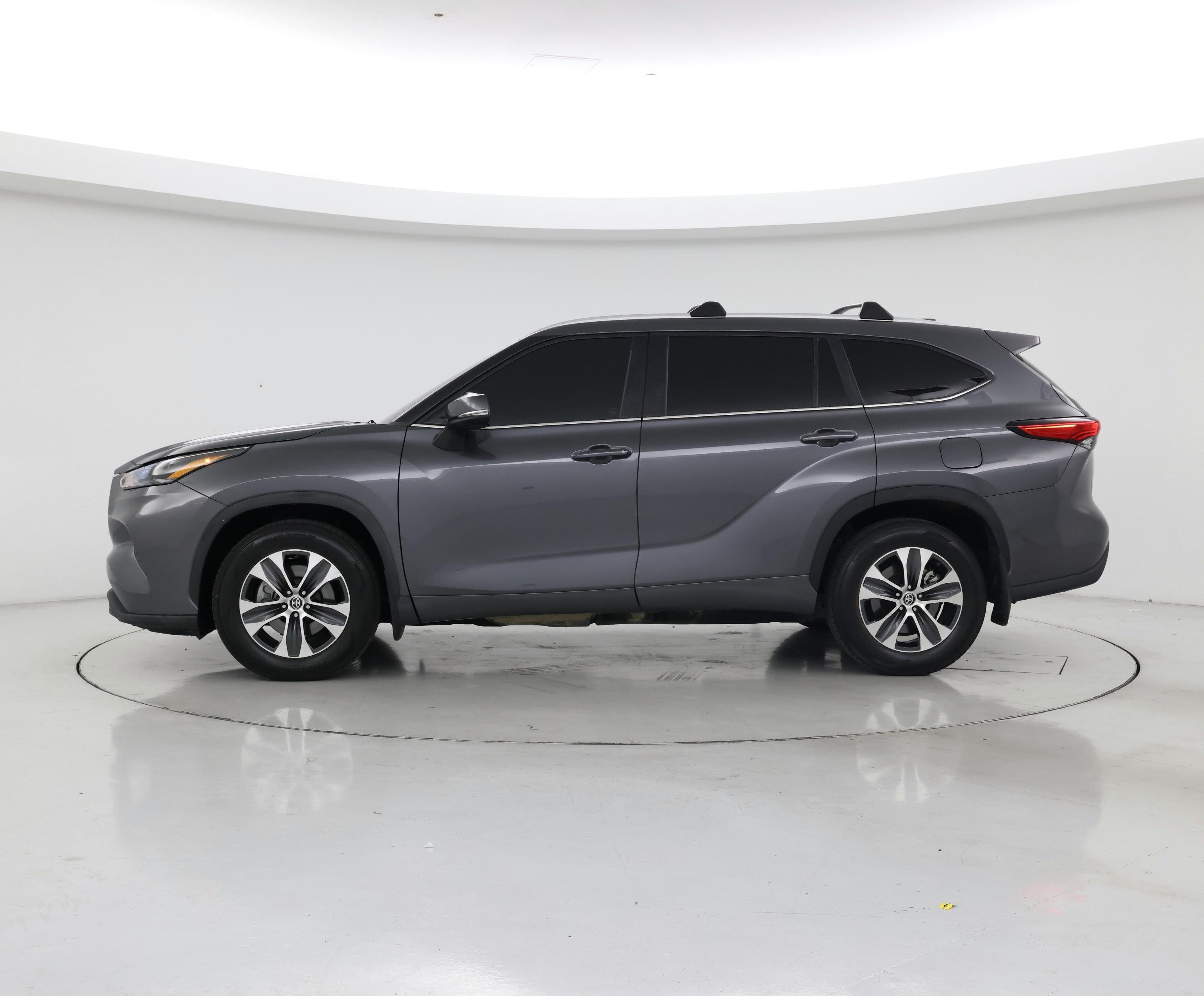 Thumbnail: 2023 Toyota Highlander - 3