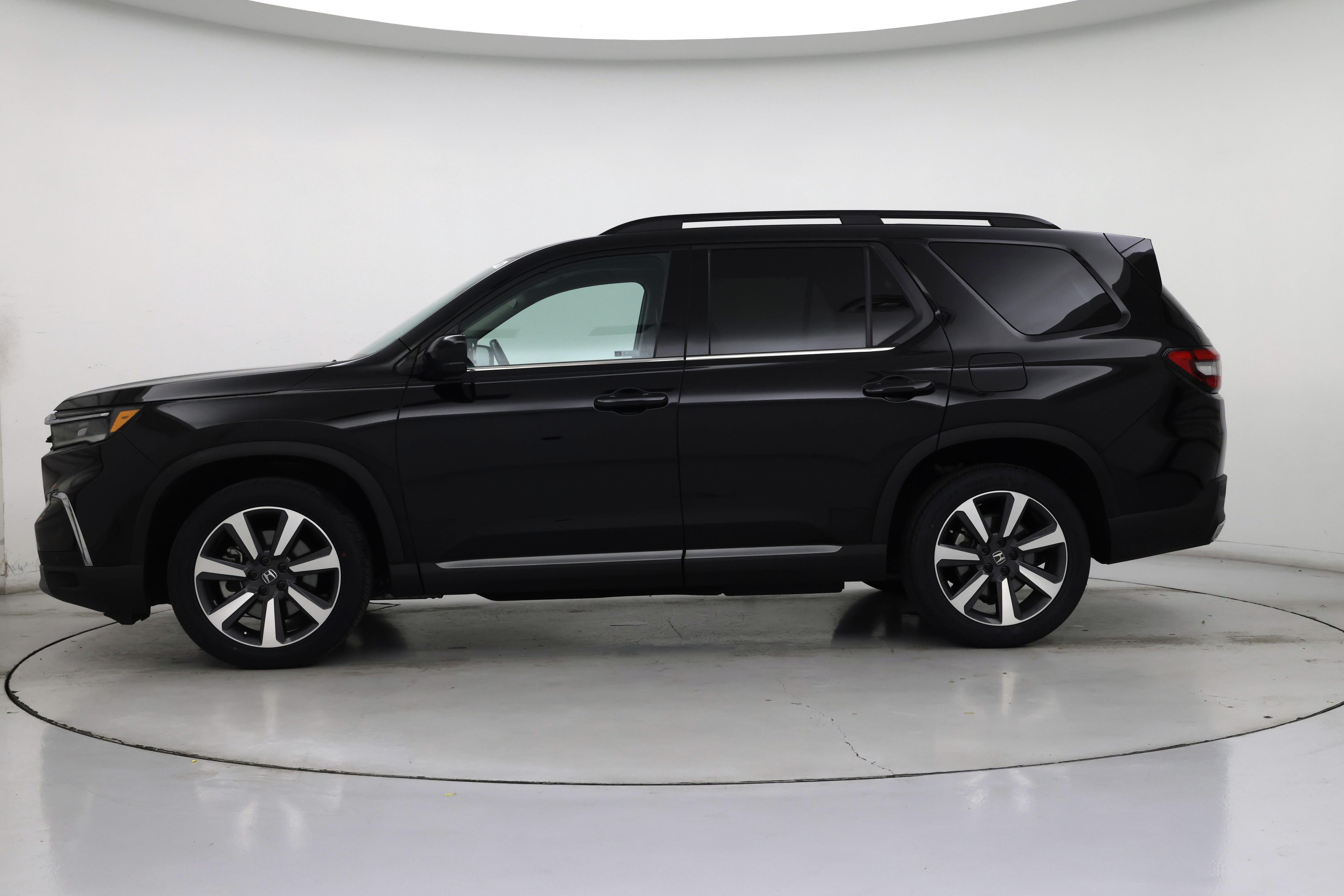 Thumbnail: 2023 Honda Pilot - 3