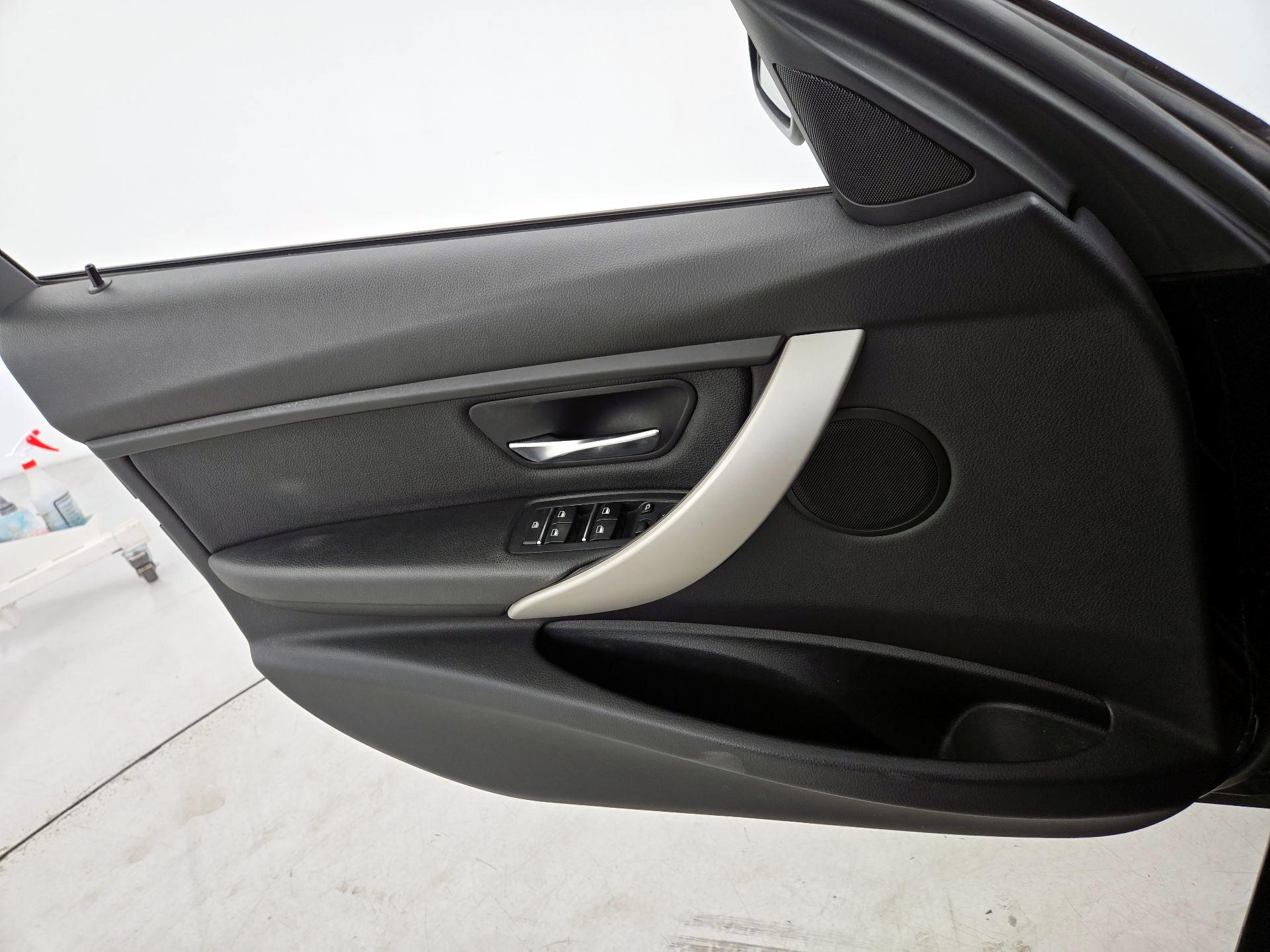 Thumbnail: 2018 BMW 3 Series - 12