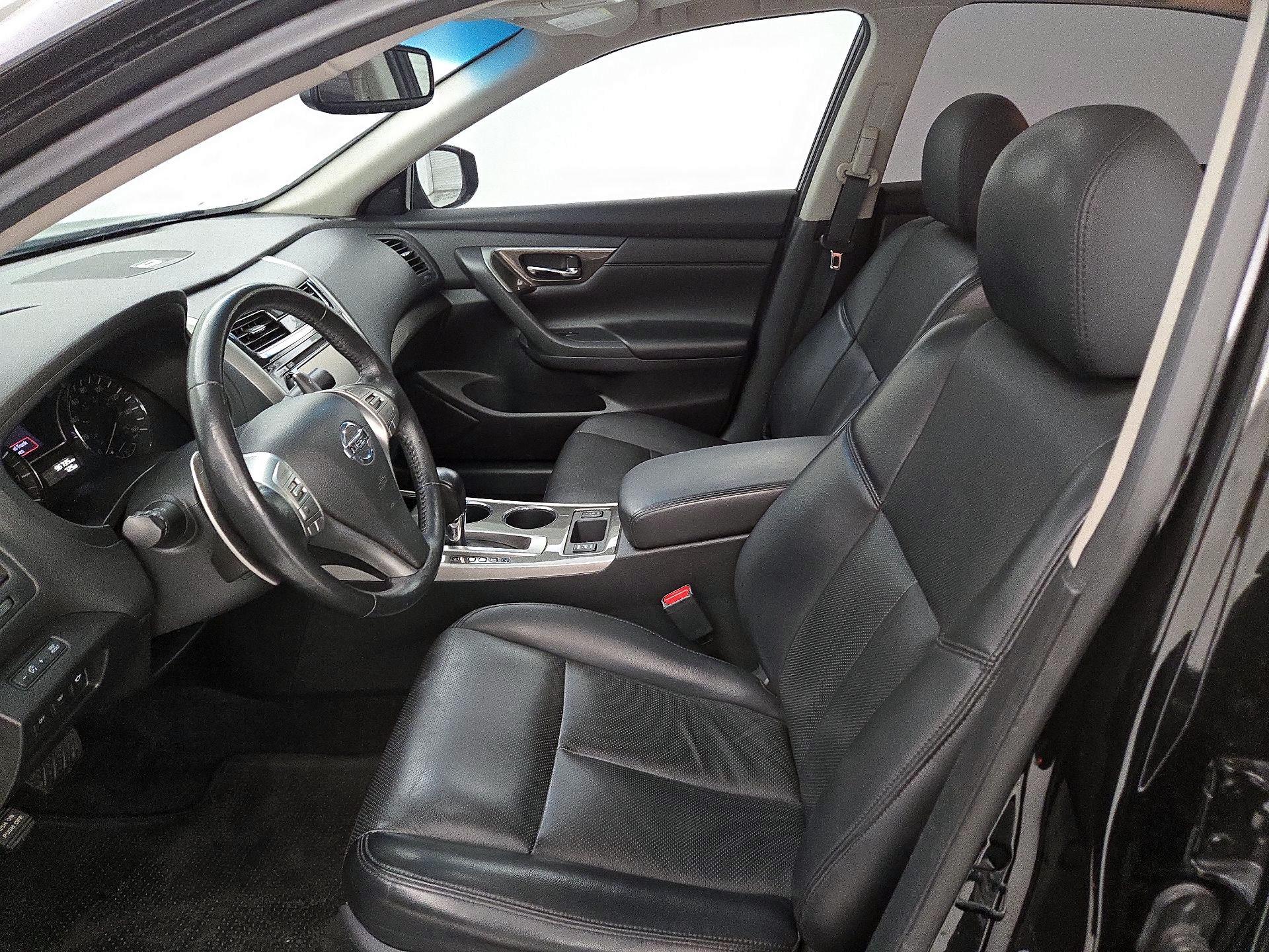 Thumbnail: 2015 Nissan Altima - 11