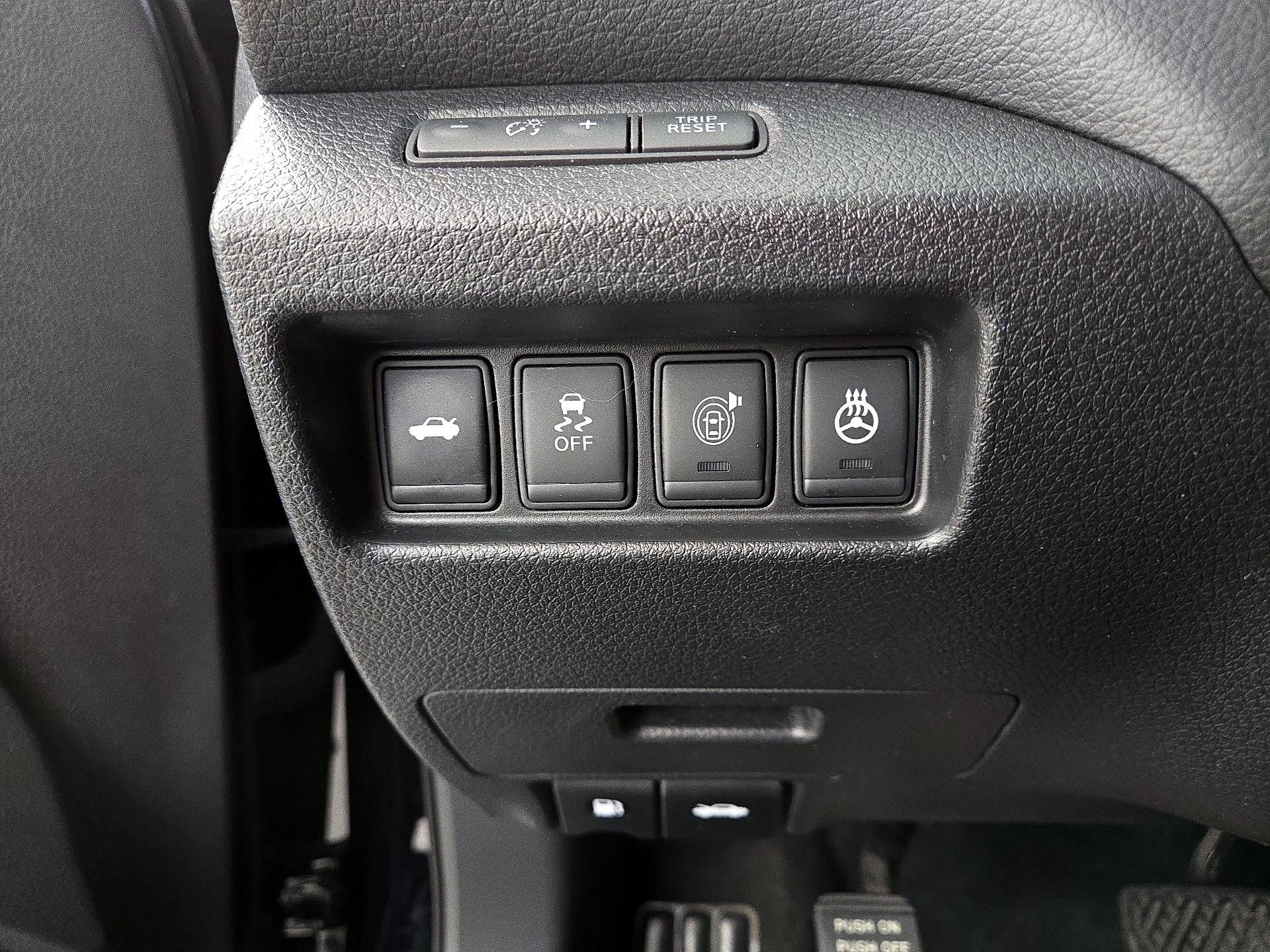 Thumbnail: 2015 Nissan Altima - 13