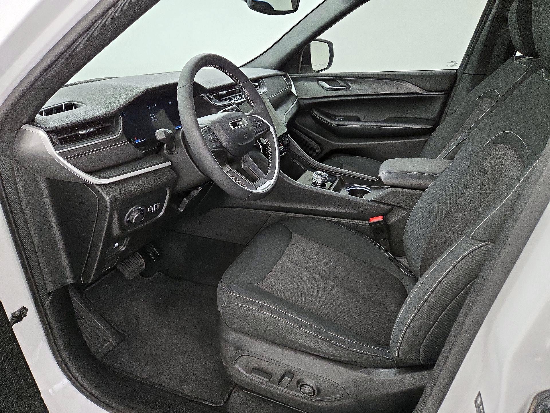 Thumbnail: 2024 Jeep Grand Cherokee - 11