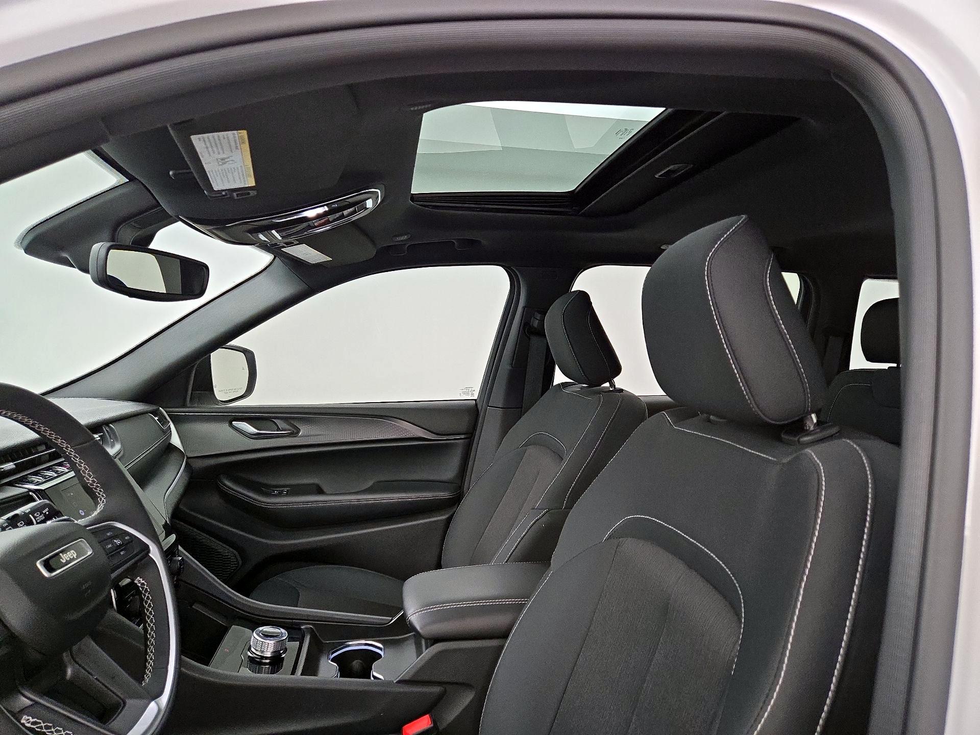 Thumbnail: 2024 Jeep Grand Cherokee - 19