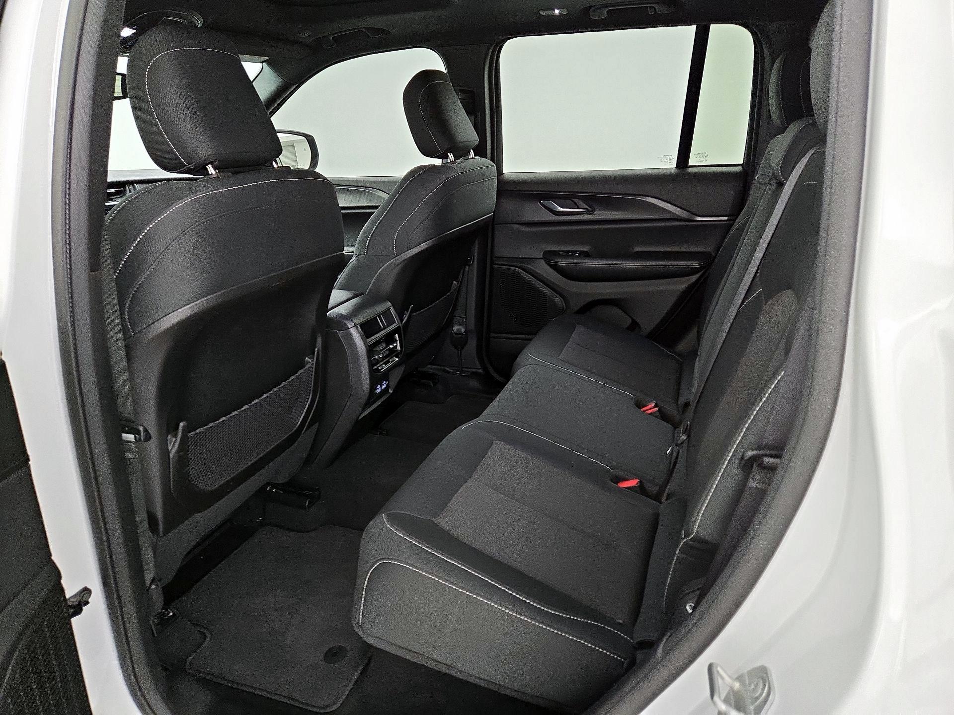 Thumbnail: 2024 Jeep Grand Cherokee - 20