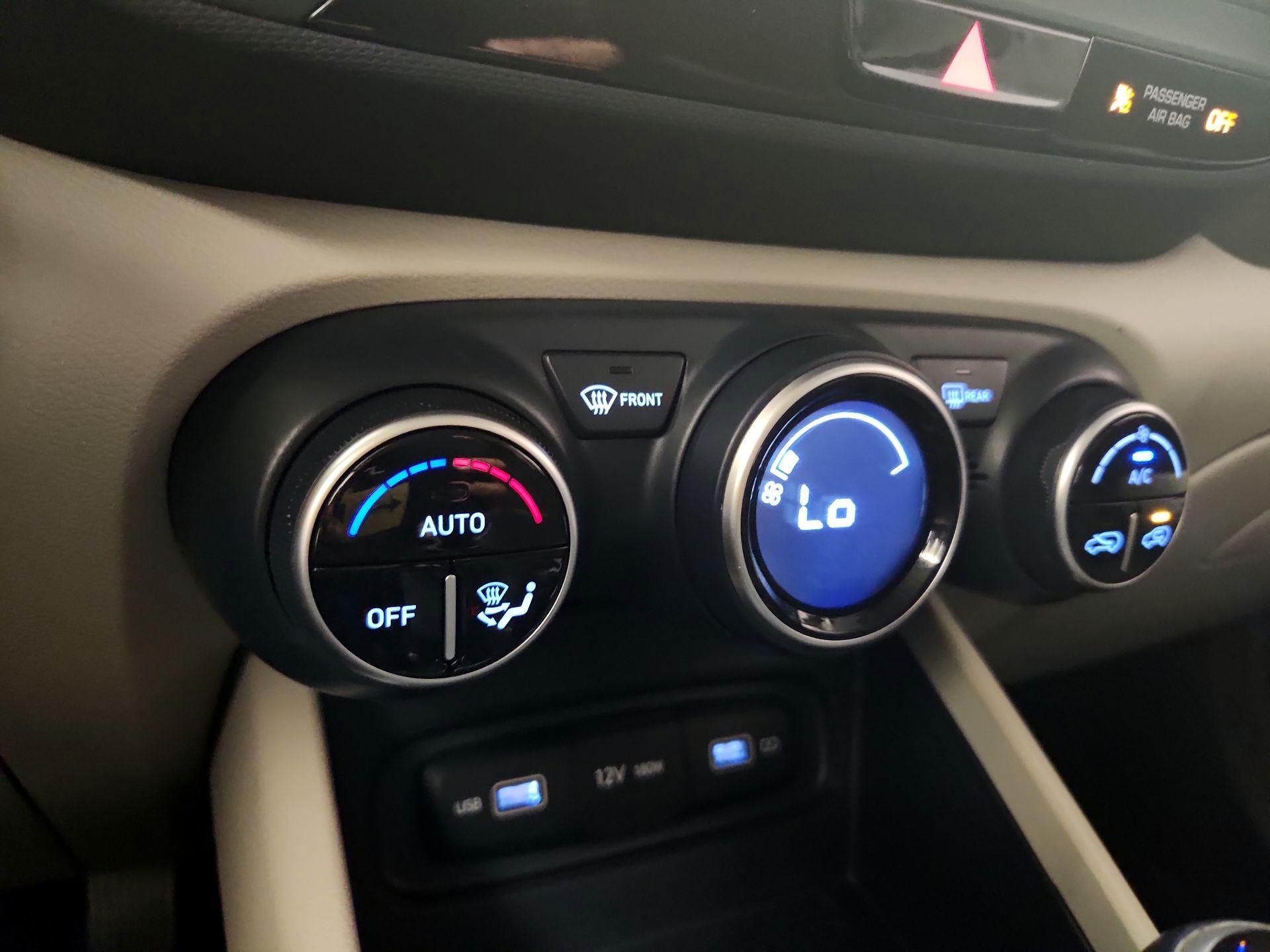 Thumbnail: 2022 Hyundai Venue - 16