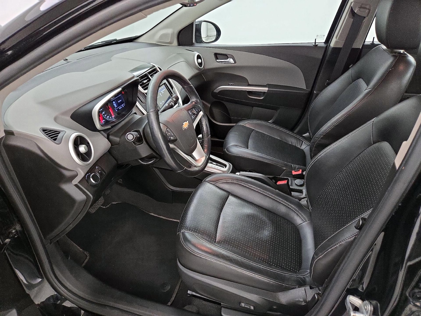 2019 Chevrolet Sonic Premier - Photo 12