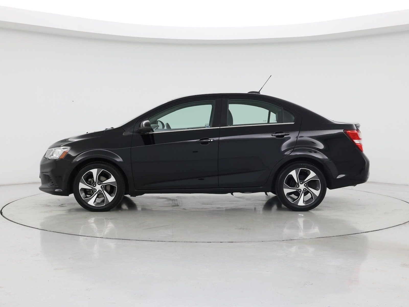 2019 Chevrolet Sonic Premier - Photo 4