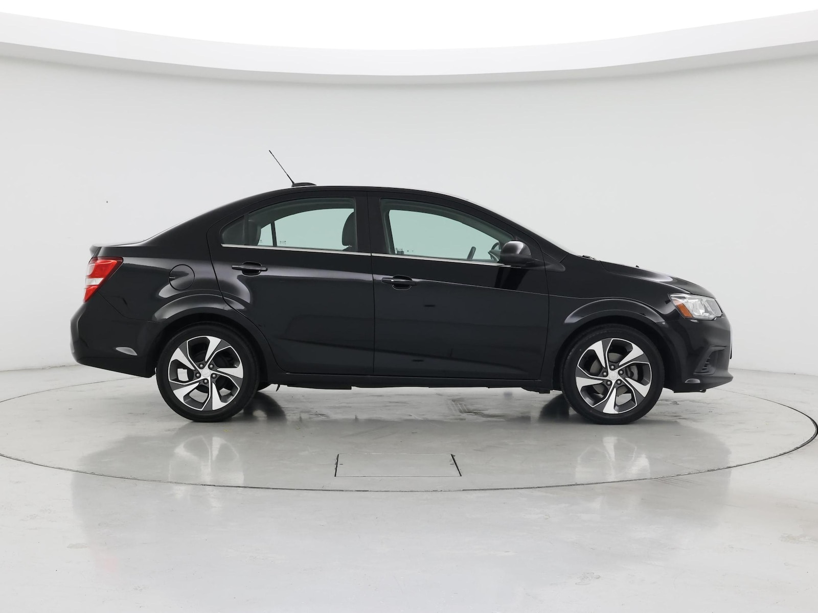 2019 Chevrolet Sonic Premier - Photo 8