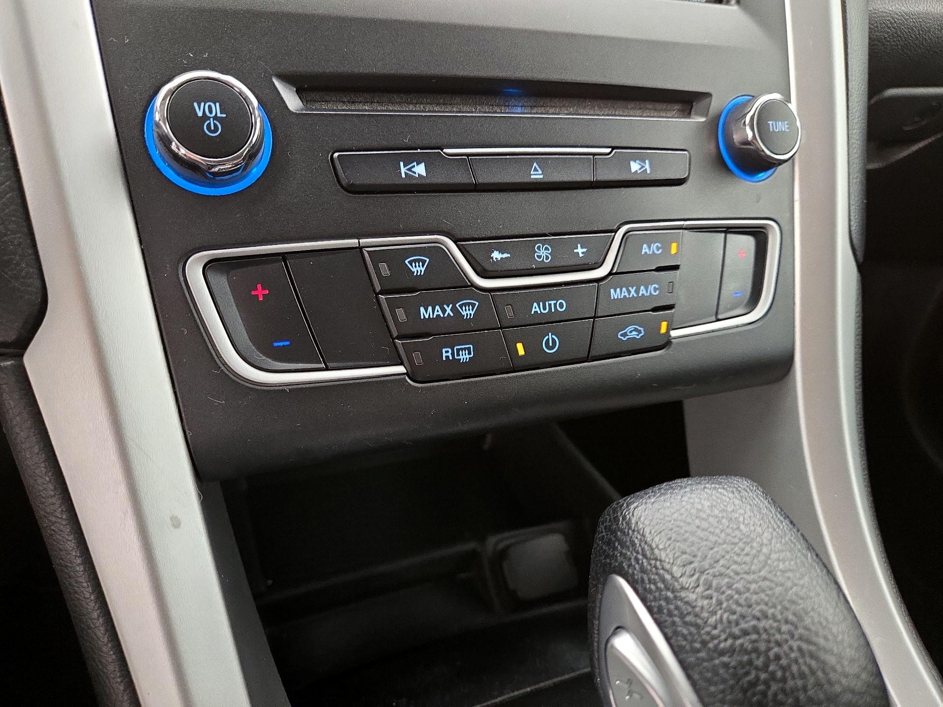 Thumbnail: 2016 Ford Fusion - 16